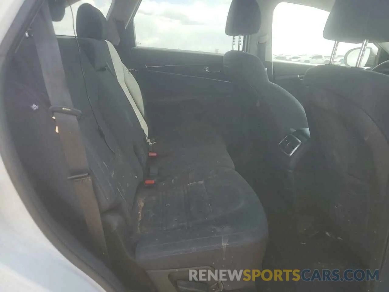 11 Photograph of a damaged car 5XYPGDA5XKG545499 KIA SORENTO 2019