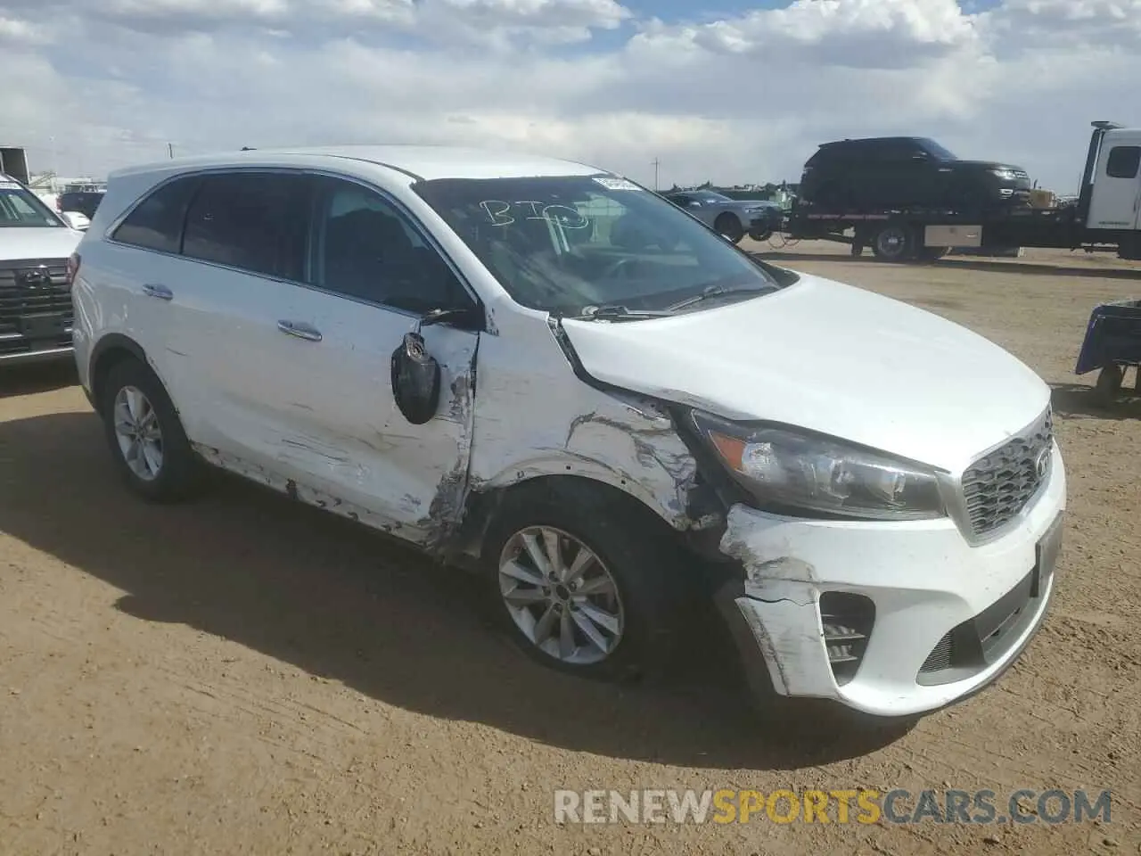 4 Photograph of a damaged car 5XYPGDA5XKG545499 KIA SORENTO 2019