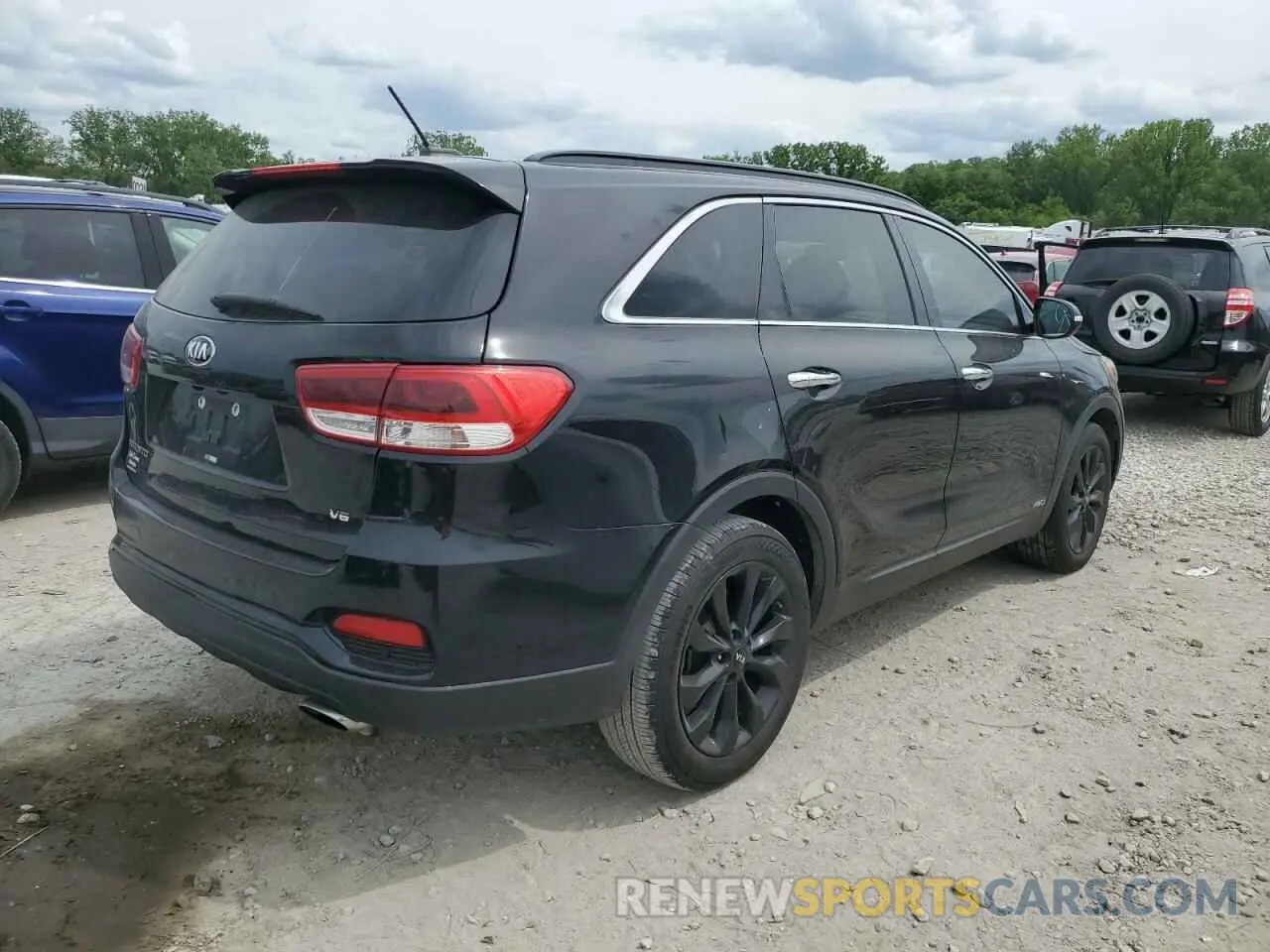 3 Photograph of a damaged car 5XYPGDA5XKG586960 KIA SORENTO 2019