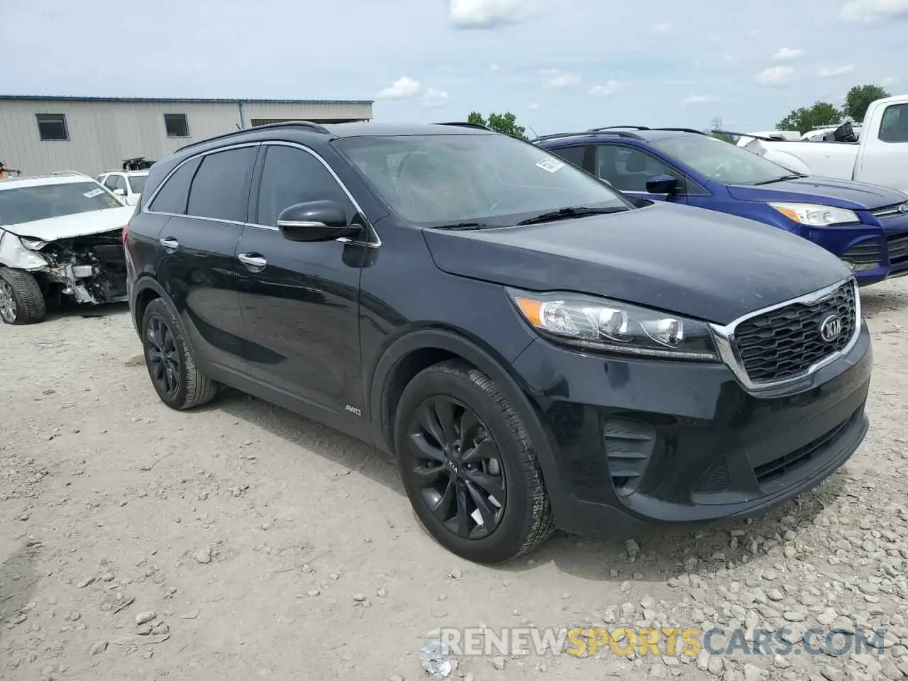 4 Photograph of a damaged car 5XYPGDA5XKG586960 KIA SORENTO 2019