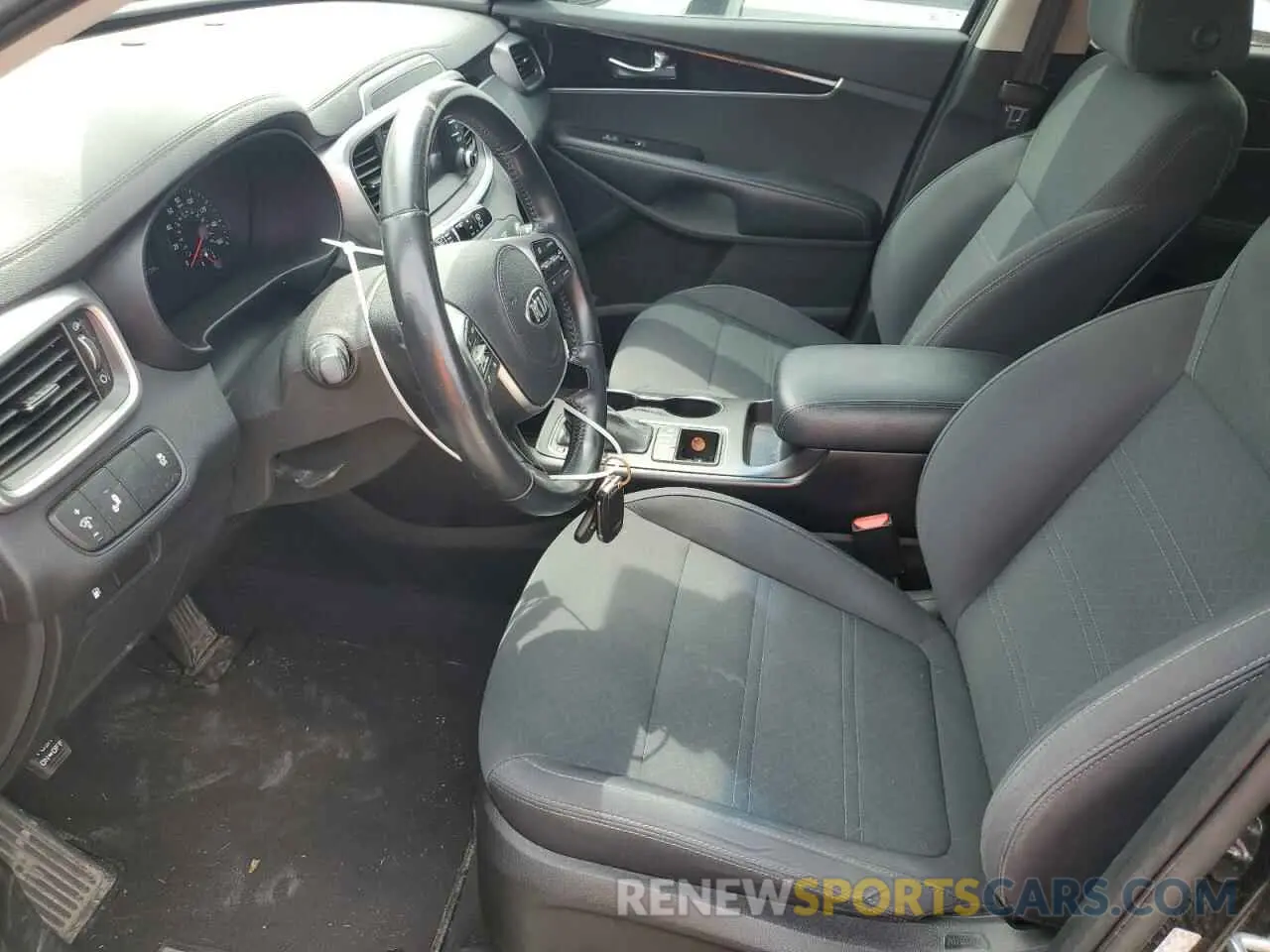 7 Photograph of a damaged car 5XYPGDA5XKG586960 KIA SORENTO 2019