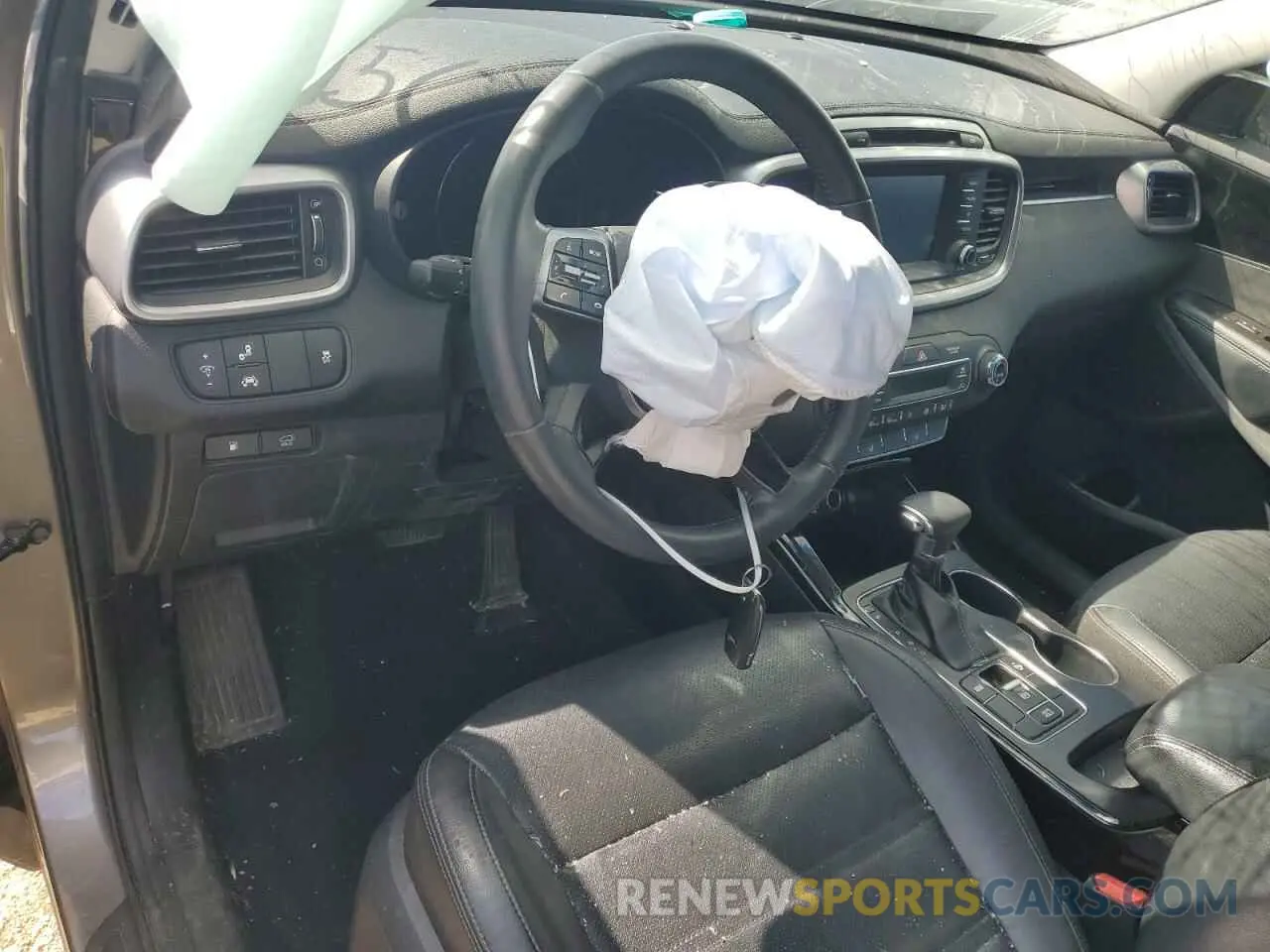 8 Photograph of a damaged car 5XYPH4A50KG456666 KIA SORENTO 2019