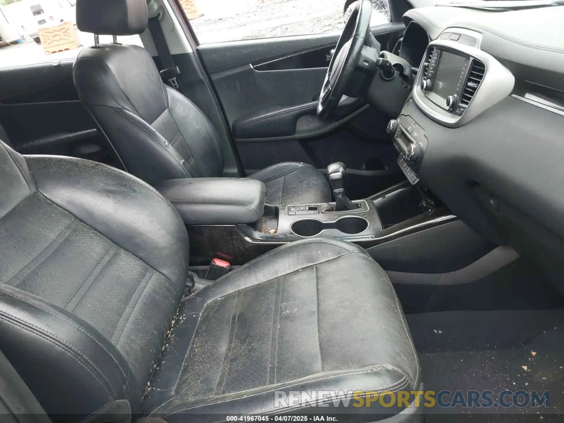 5 Photograph of a damaged car 5XYPH4A50KG473449 KIA SORENTO 2019