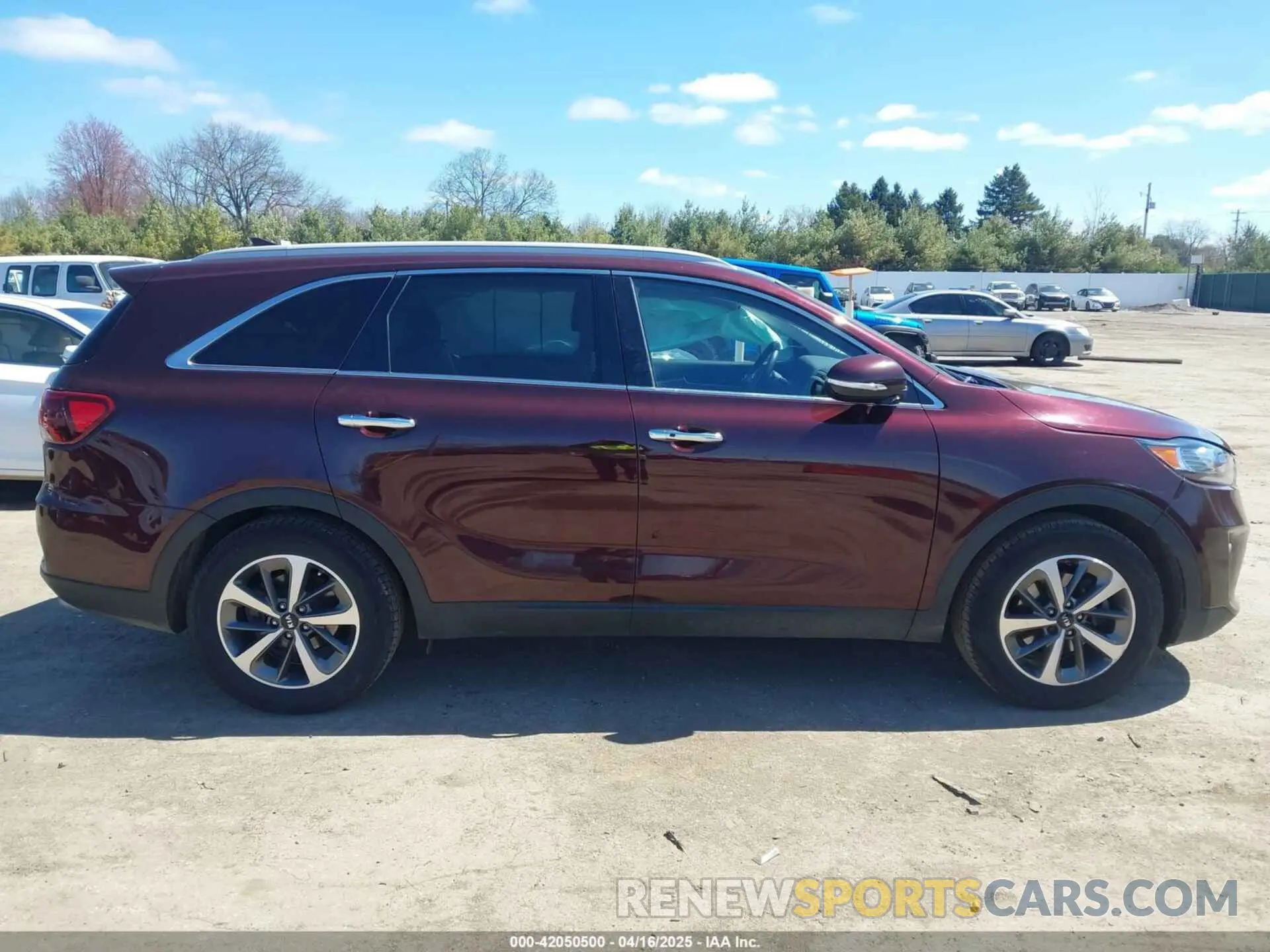 13 Photograph of a damaged car 5XYPH4A50KG512914 KIA SORENTO 2019