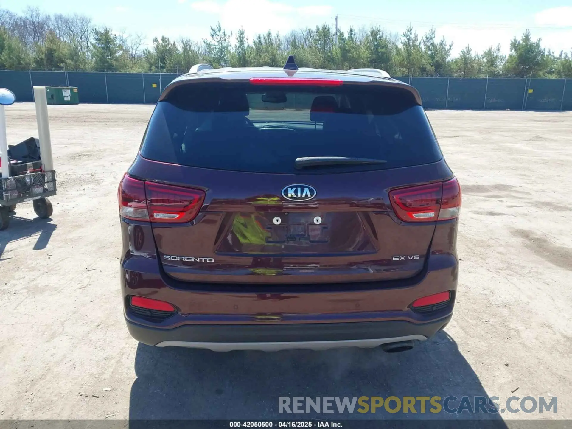 16 Photograph of a damaged car 5XYPH4A50KG512914 KIA SORENTO 2019