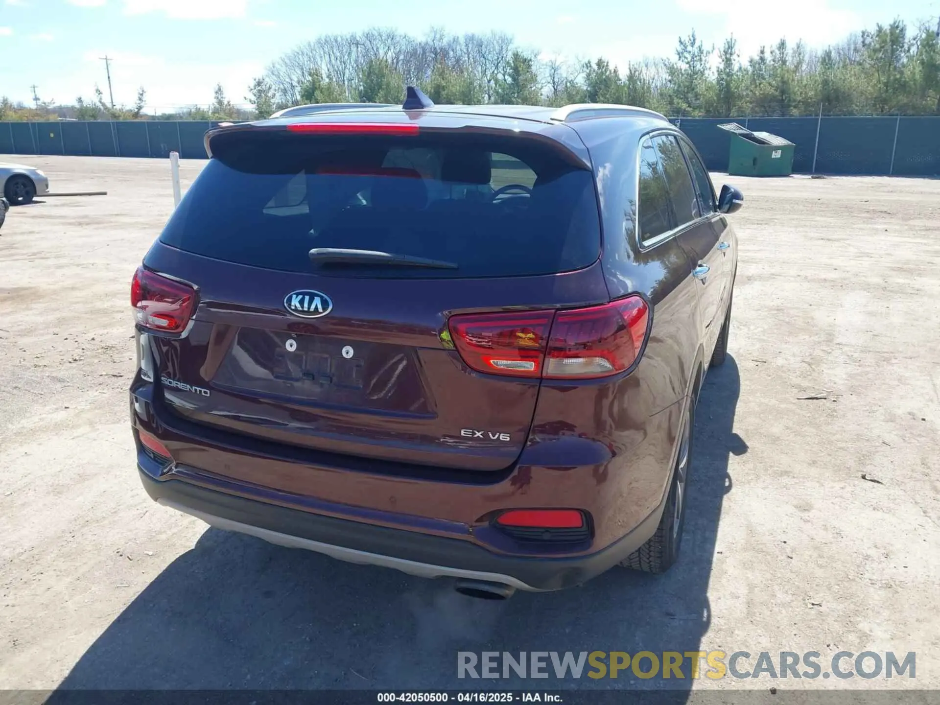 4 Photograph of a damaged car 5XYPH4A50KG512914 KIA SORENTO 2019