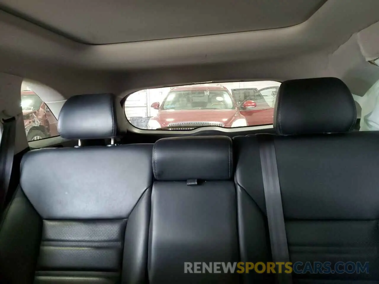 10 Photograph of a damaged car 5XYPH4A50KG515490 KIA SORENTO 2019