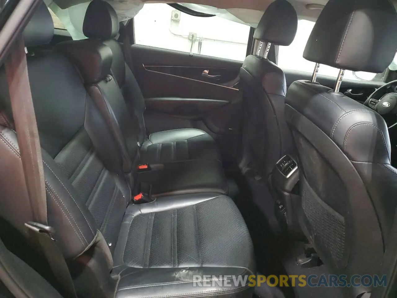 11 Photograph of a damaged car 5XYPH4A50KG515490 KIA SORENTO 2019