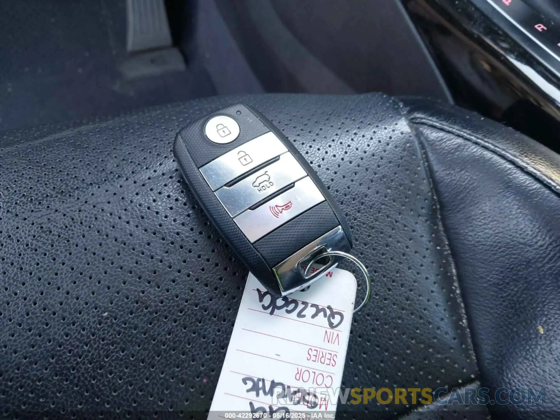 11 Photograph of a damaged car 5XYPH4A52KG472996 KIA SORENTO 2019