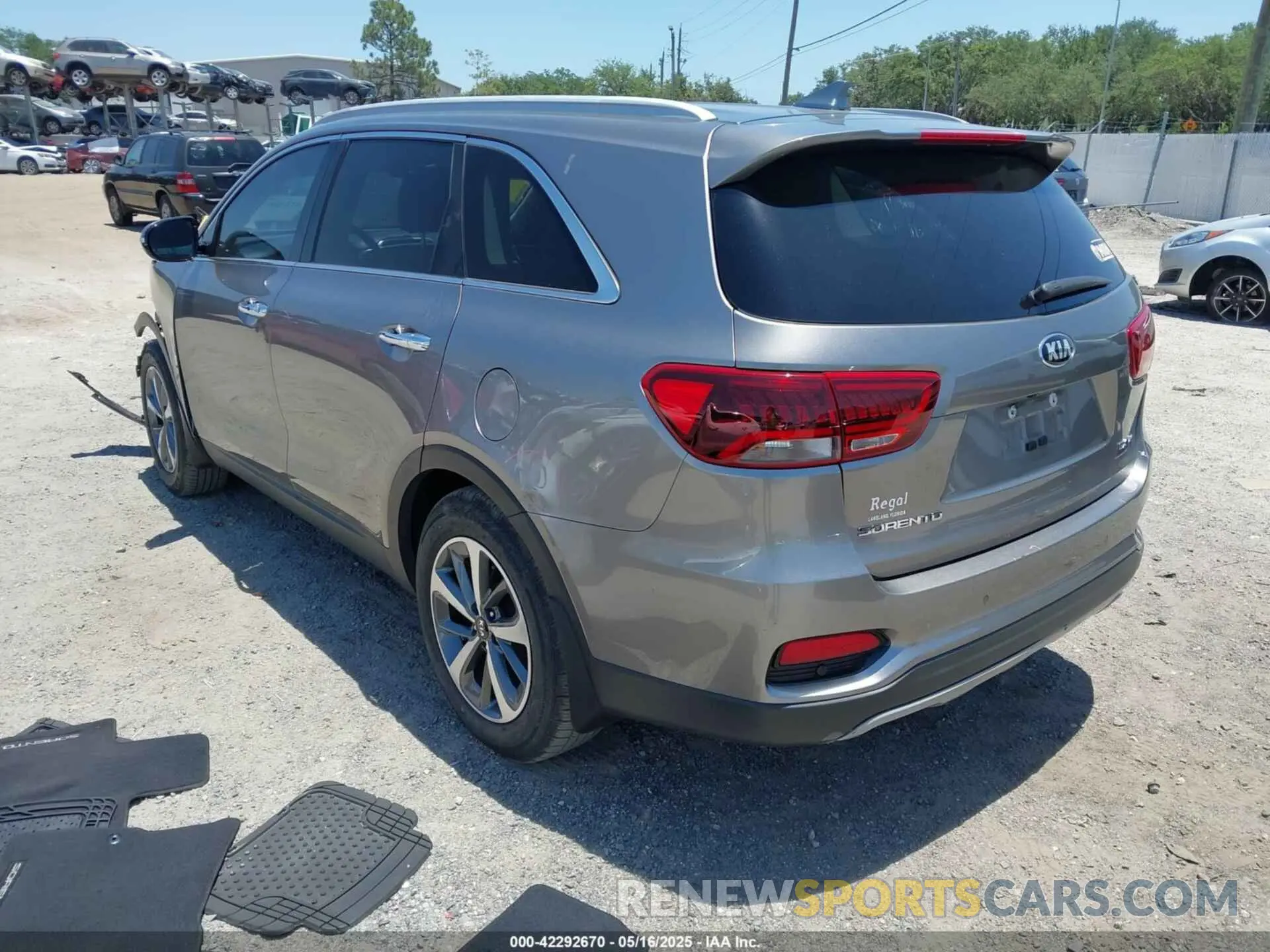 3 Photograph of a damaged car 5XYPH4A52KG472996 KIA SORENTO 2019