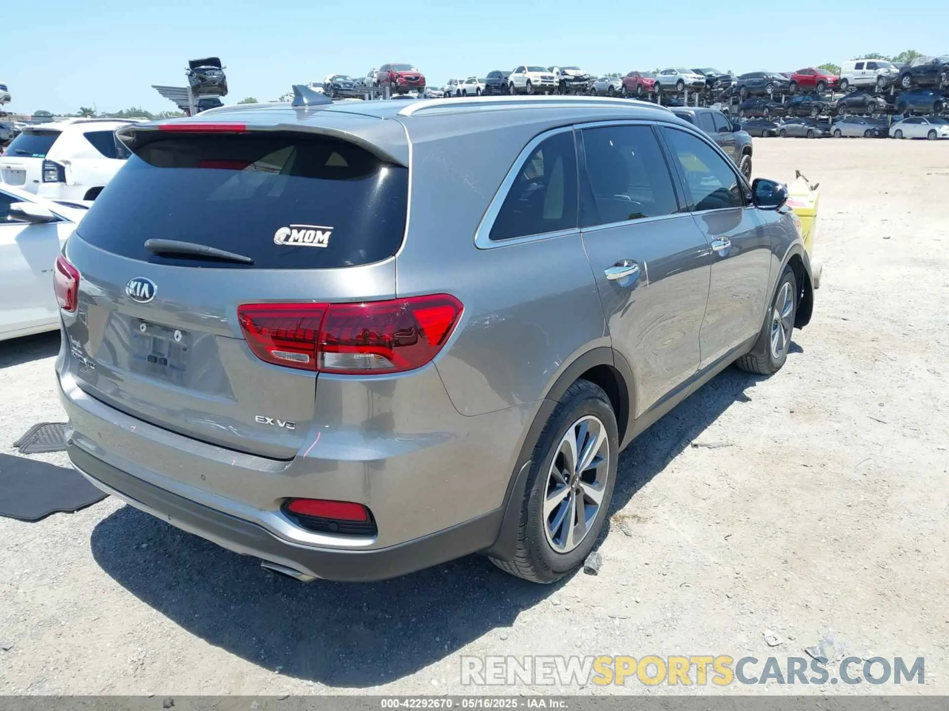 4 Photograph of a damaged car 5XYPH4A52KG472996 KIA SORENTO 2019