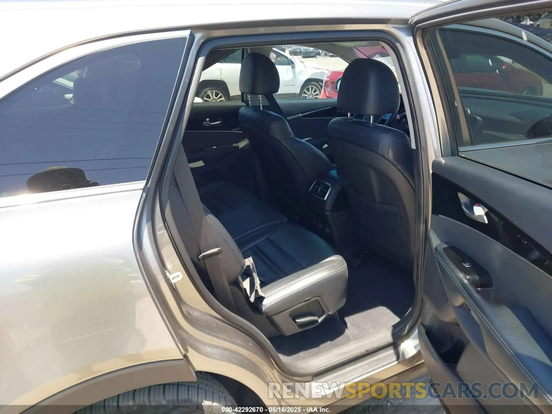 8 Photograph of a damaged car 5XYPH4A52KG472996 KIA SORENTO 2019