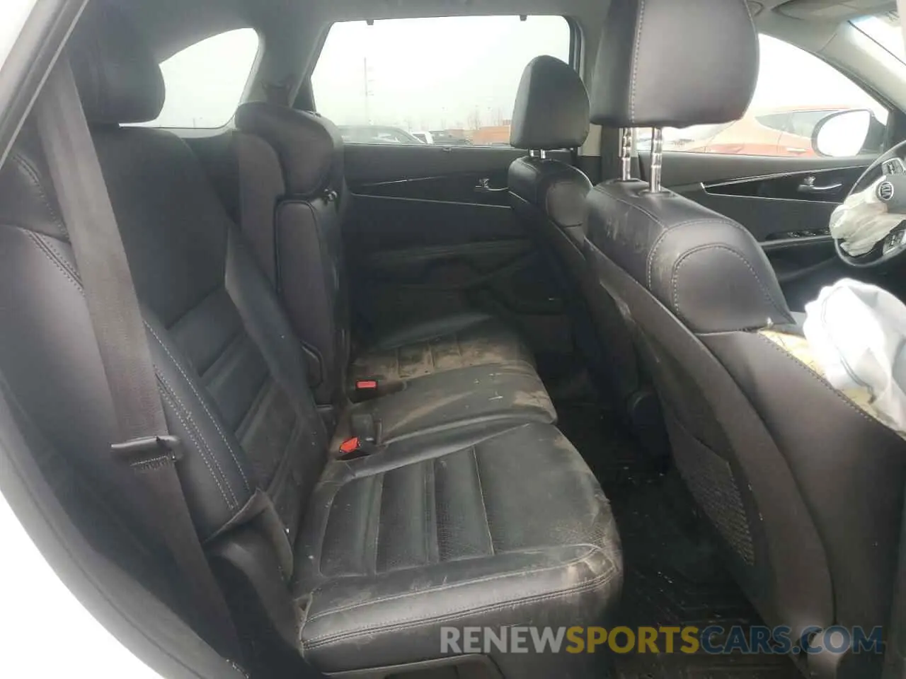 11 Photograph of a damaged car 5XYPH4A52KG504121 KIA SORENTO 2019