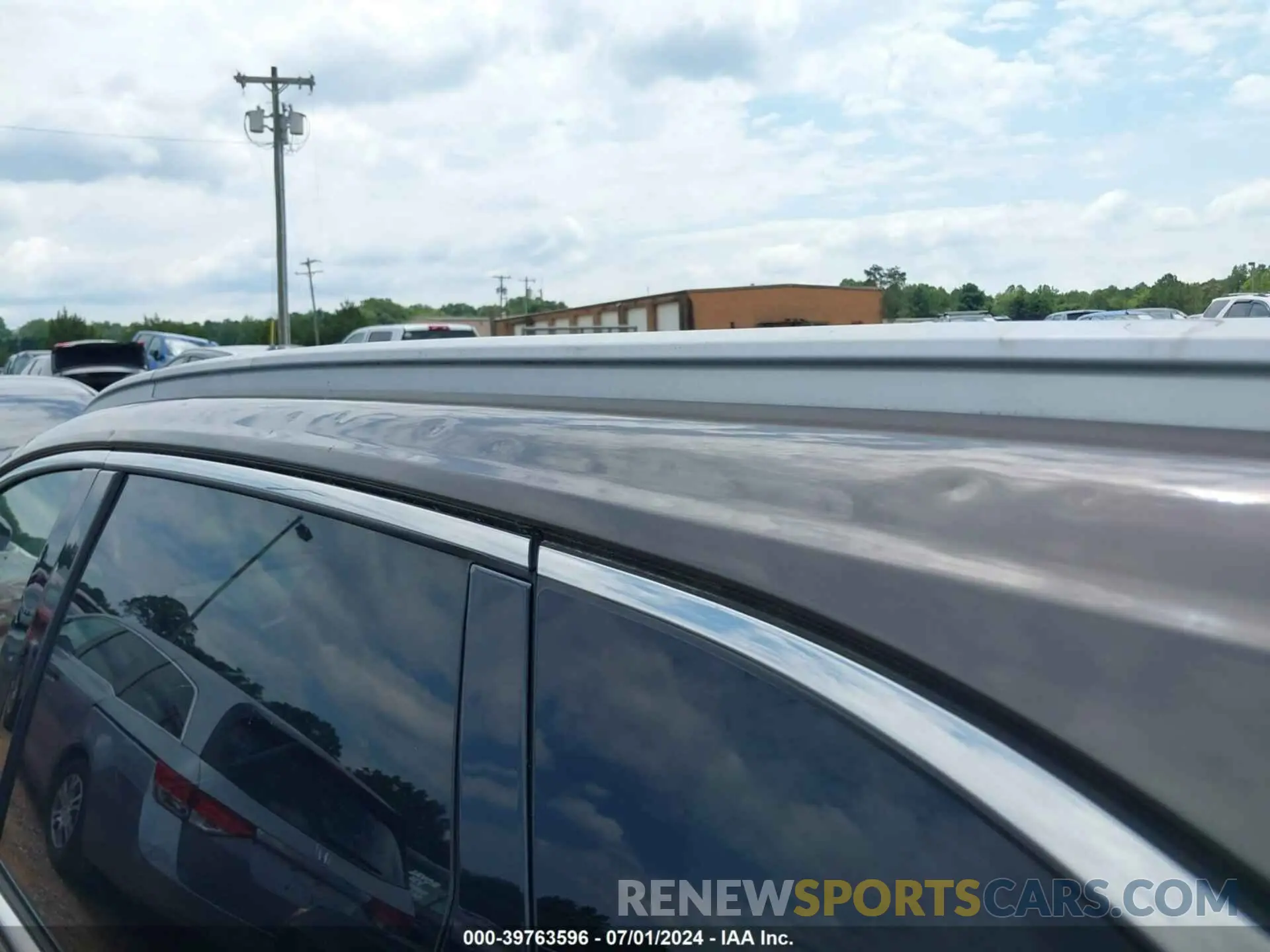 18 Photograph of a damaged car 5XYPH4A52KG532050 KIA SORENTO 2019