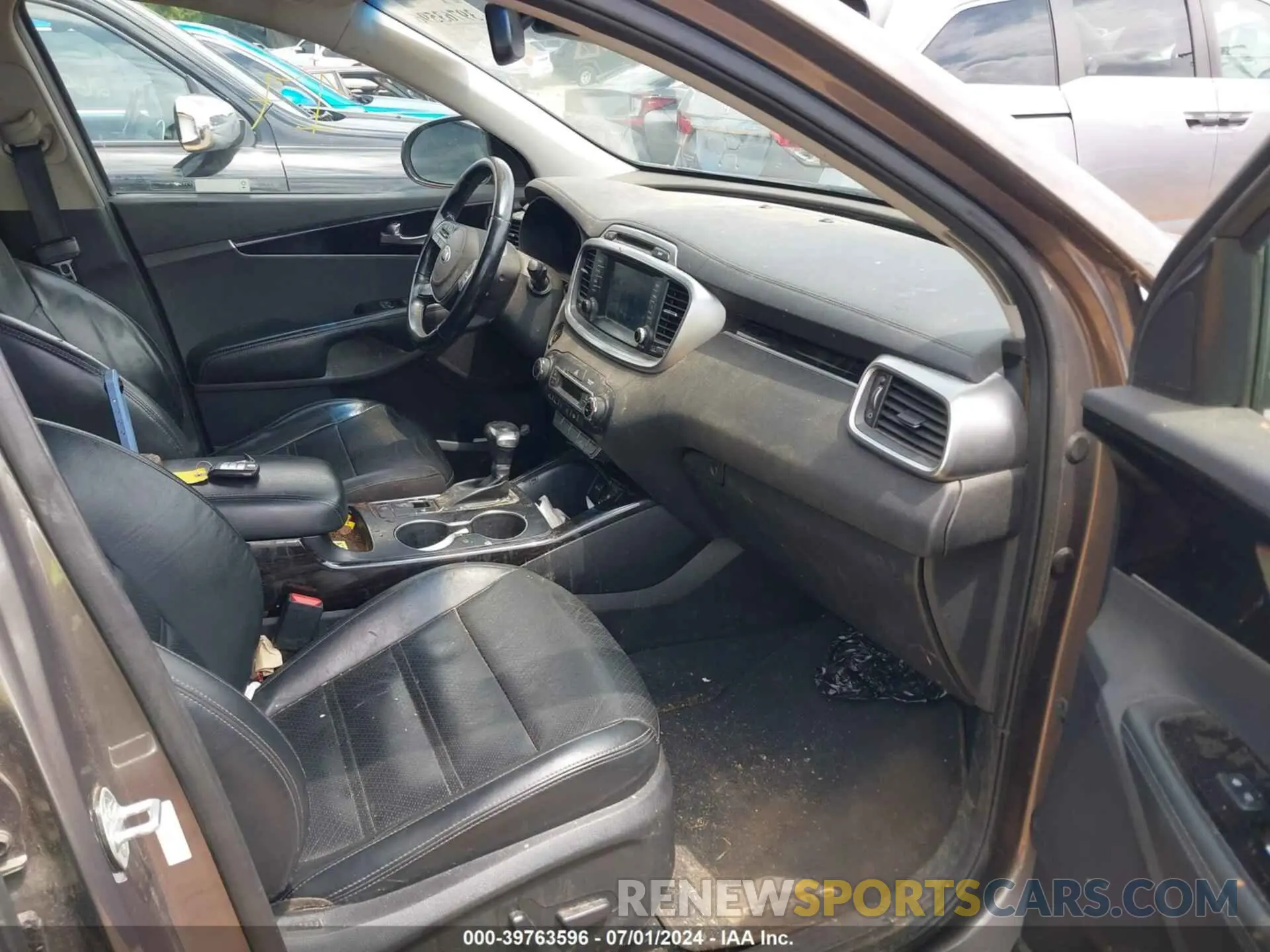 5 Photograph of a damaged car 5XYPH4A52KG532050 KIA SORENTO 2019