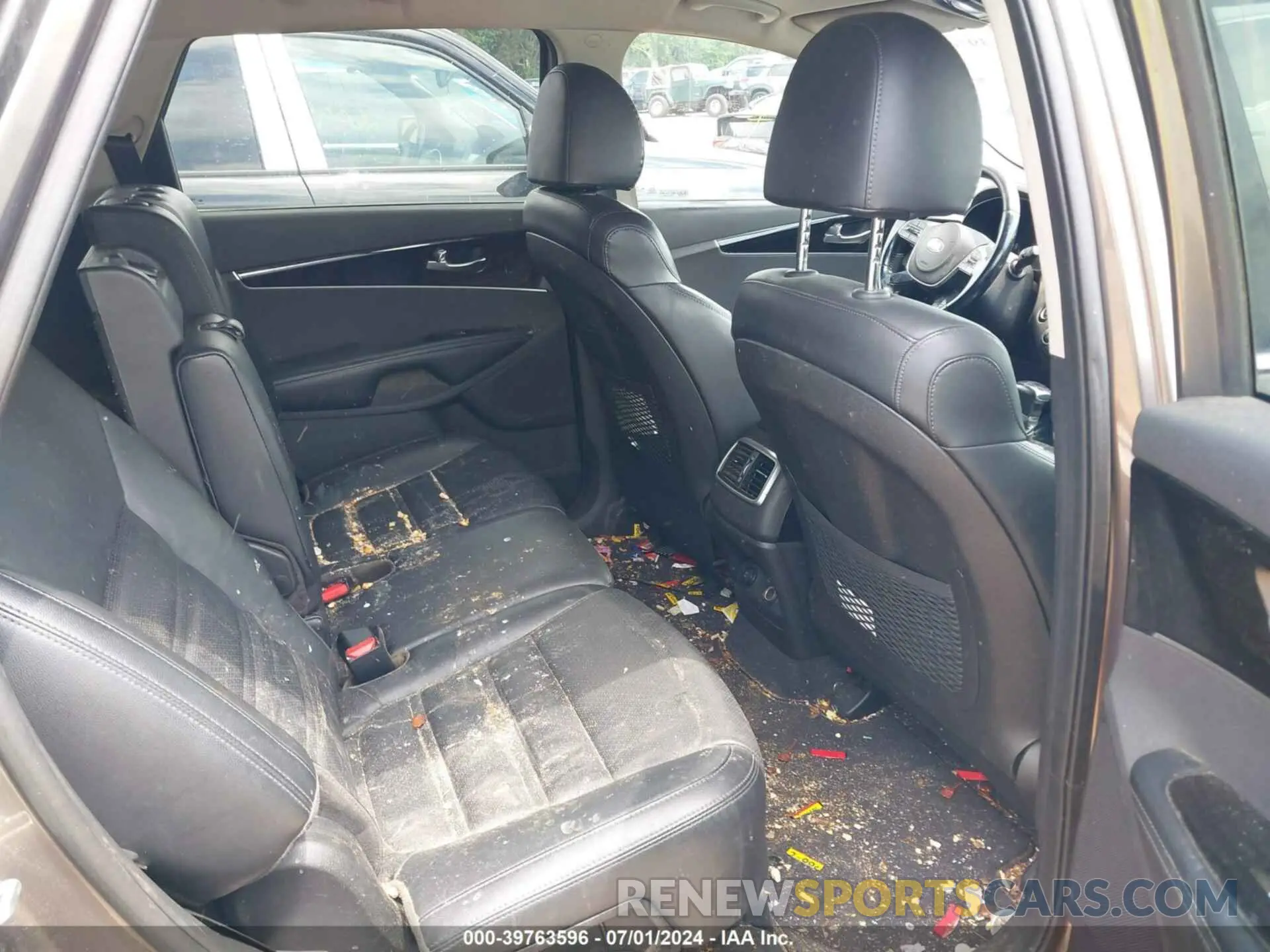 8 Photograph of a damaged car 5XYPH4A52KG532050 KIA SORENTO 2019