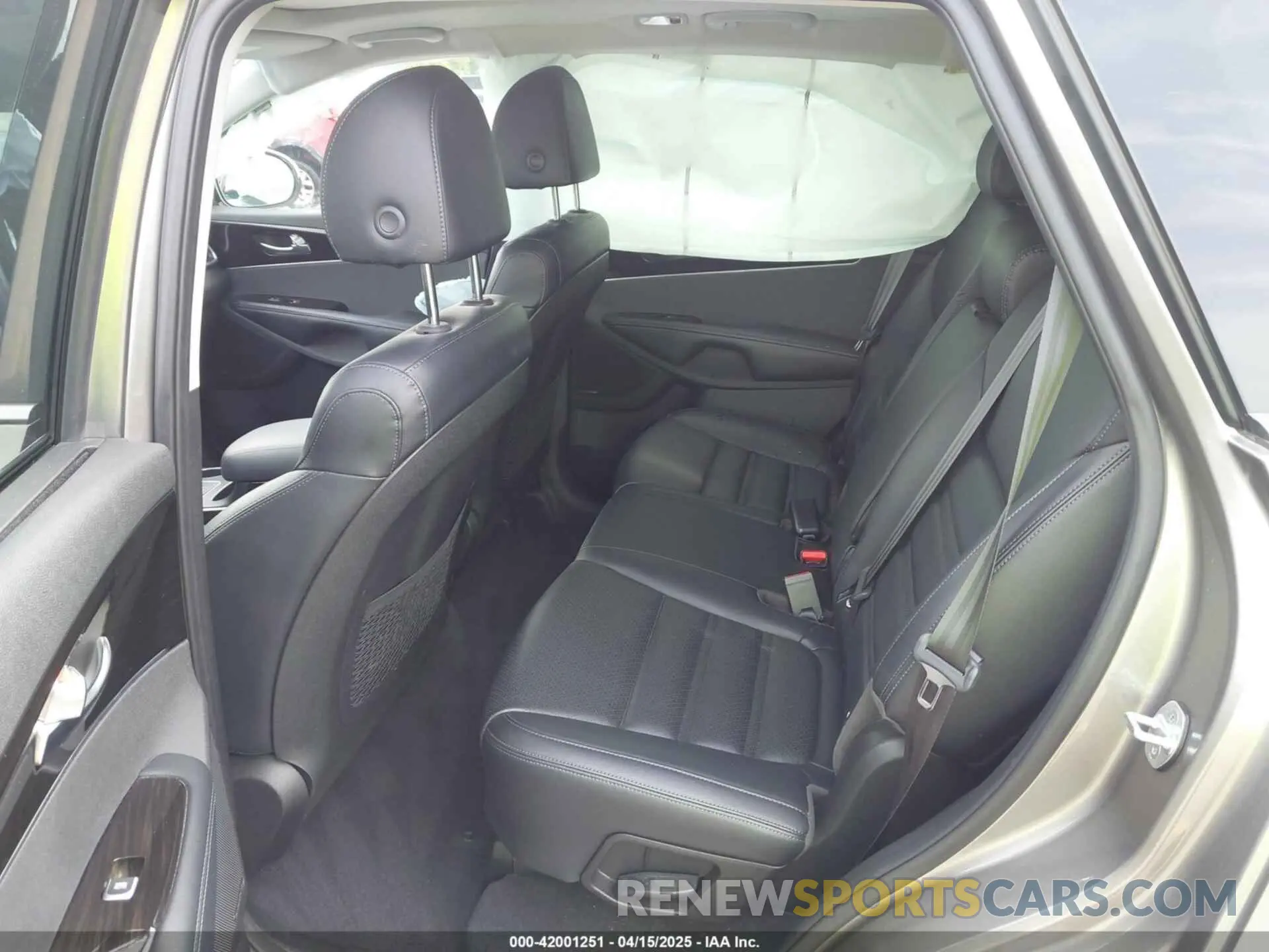 8 Photograph of a damaged car 5XYPH4A53KG448979 KIA SORENTO 2019
