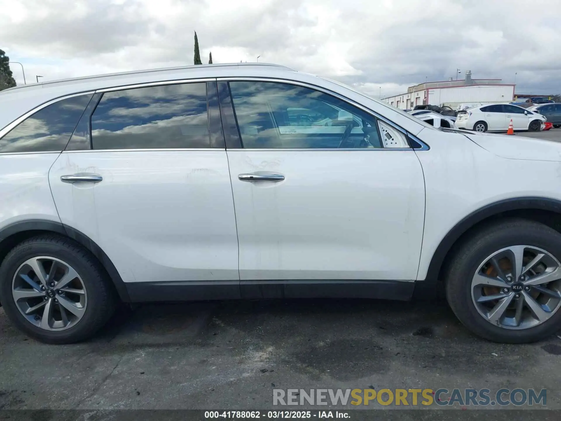 13 Photograph of a damaged car 5XYPH4A53KG504421 KIA SORENTO 2019