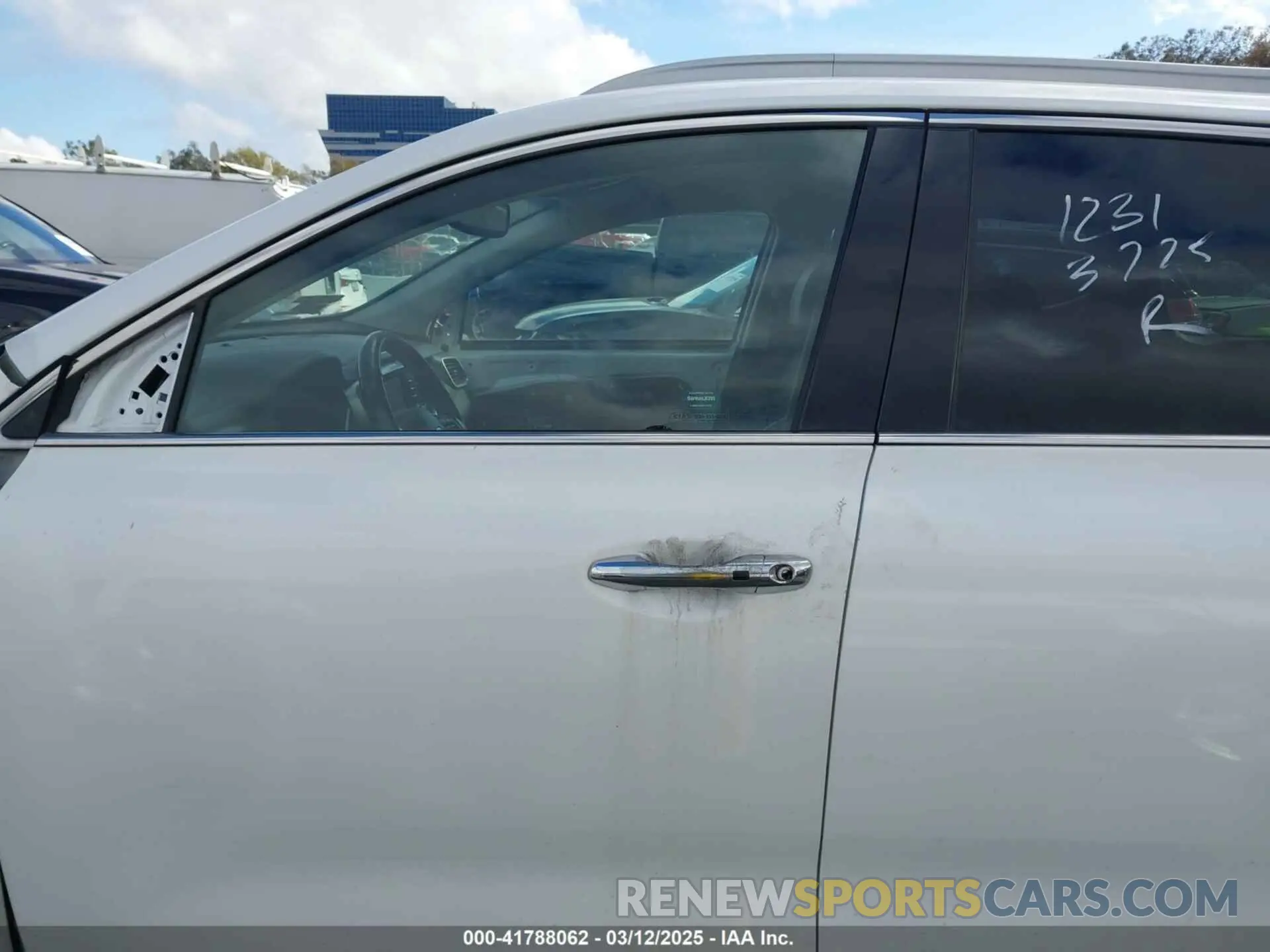 14 Photograph of a damaged car 5XYPH4A53KG504421 KIA SORENTO 2019
