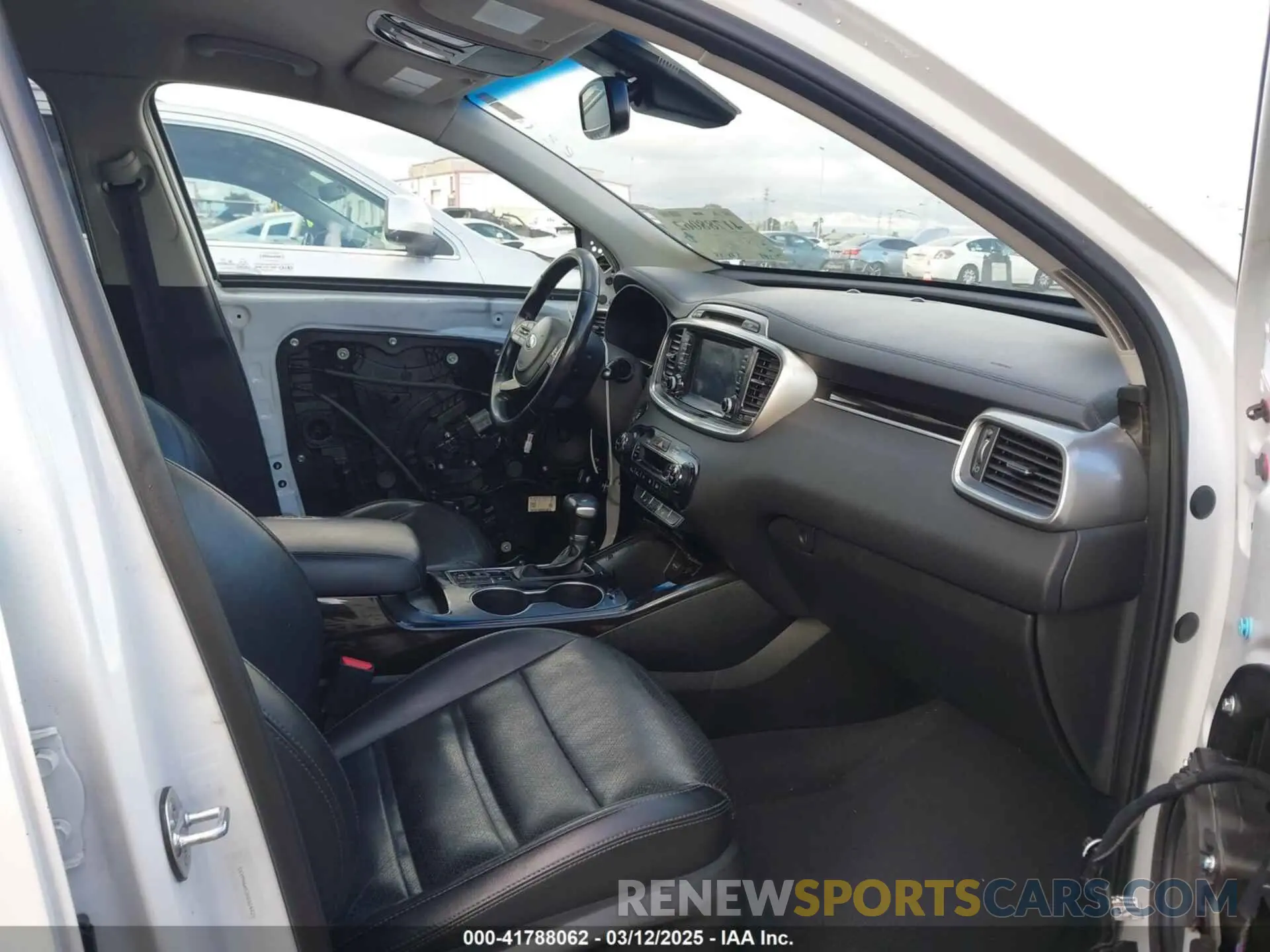 5 Photograph of a damaged car 5XYPH4A53KG504421 KIA SORENTO 2019