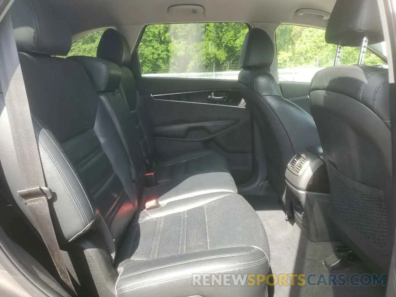 11 Photograph of a damaged car 5XYPH4A54KG532678 KIA SORENTO 2019