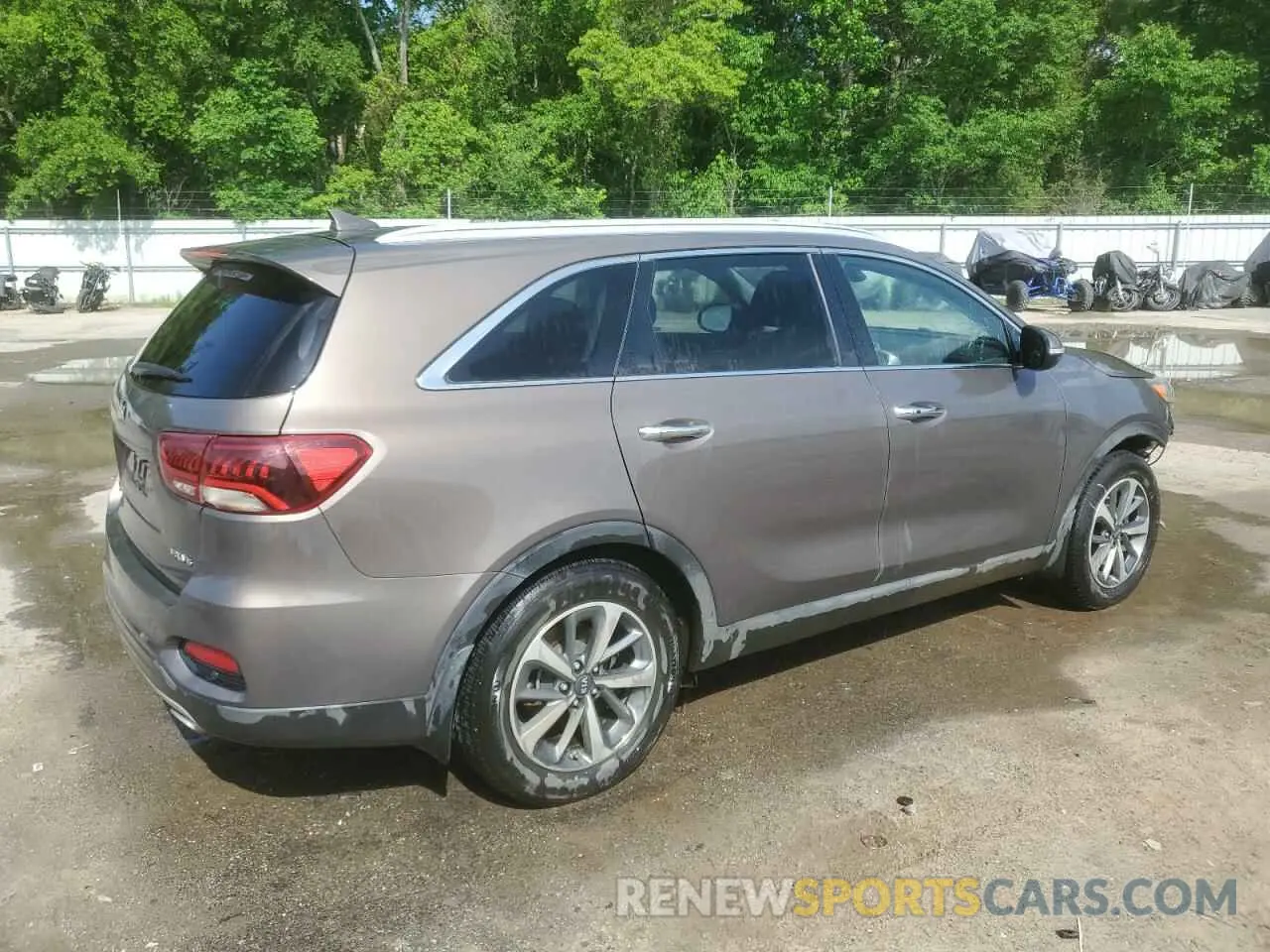 3 Photograph of a damaged car 5XYPH4A54KG532678 KIA SORENTO 2019