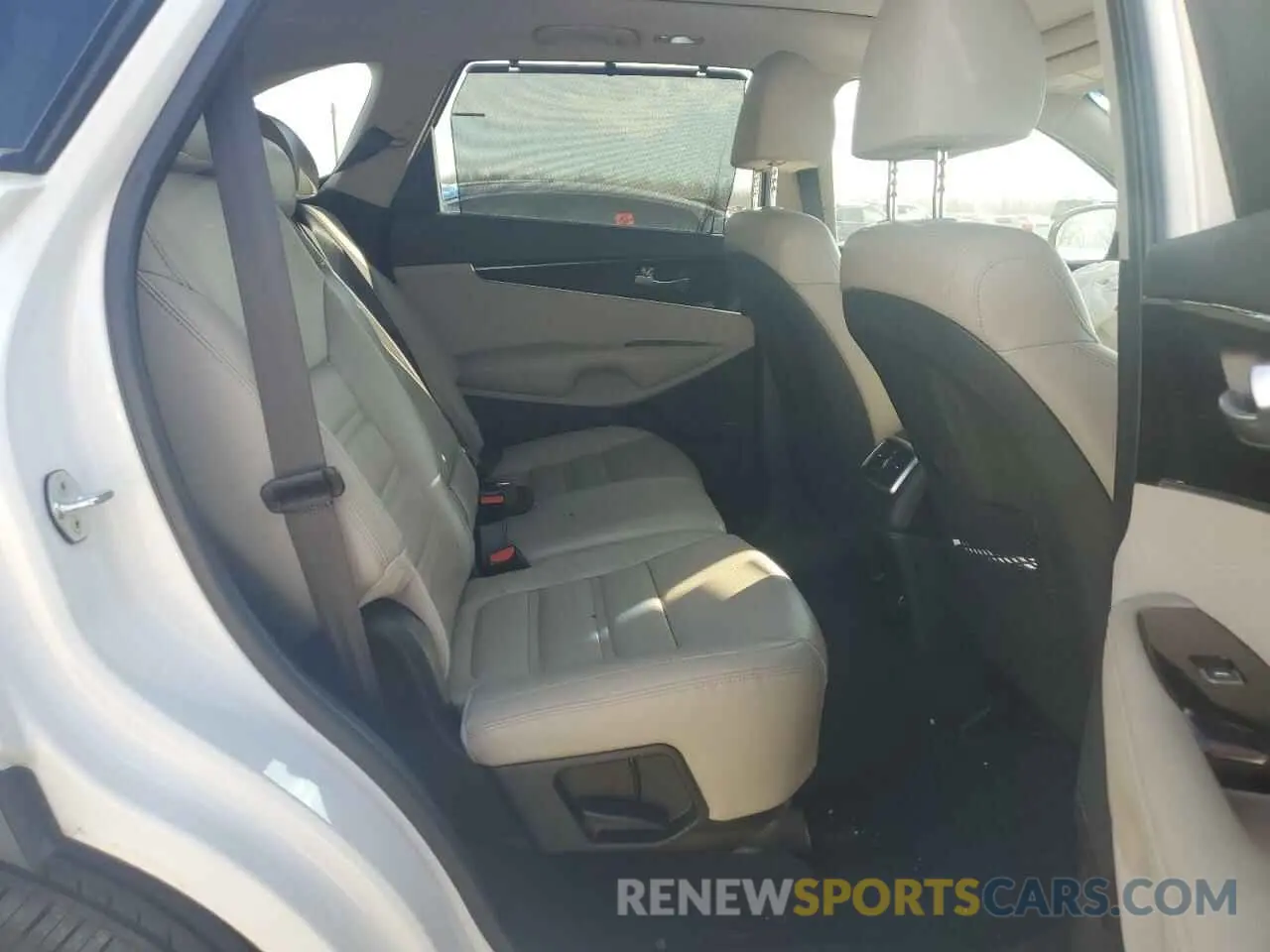 11 Photograph of a damaged car 5XYPH4A55KG499870 KIA SORENTO 2019