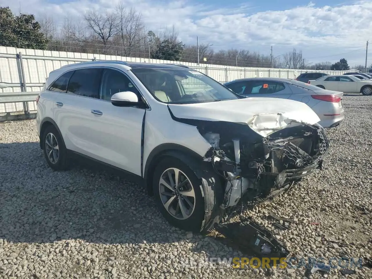 4 Photograph of a damaged car 5XYPH4A55KG499870 KIA SORENTO 2019
