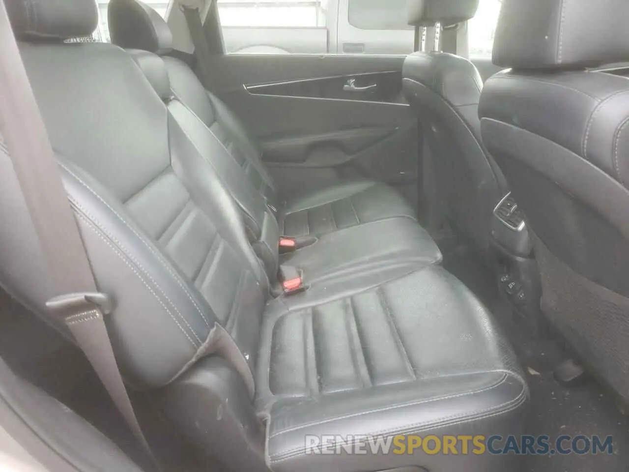 11 Photograph of a damaged car 5XYPH4A55KG499948 KIA SORENTO 2019