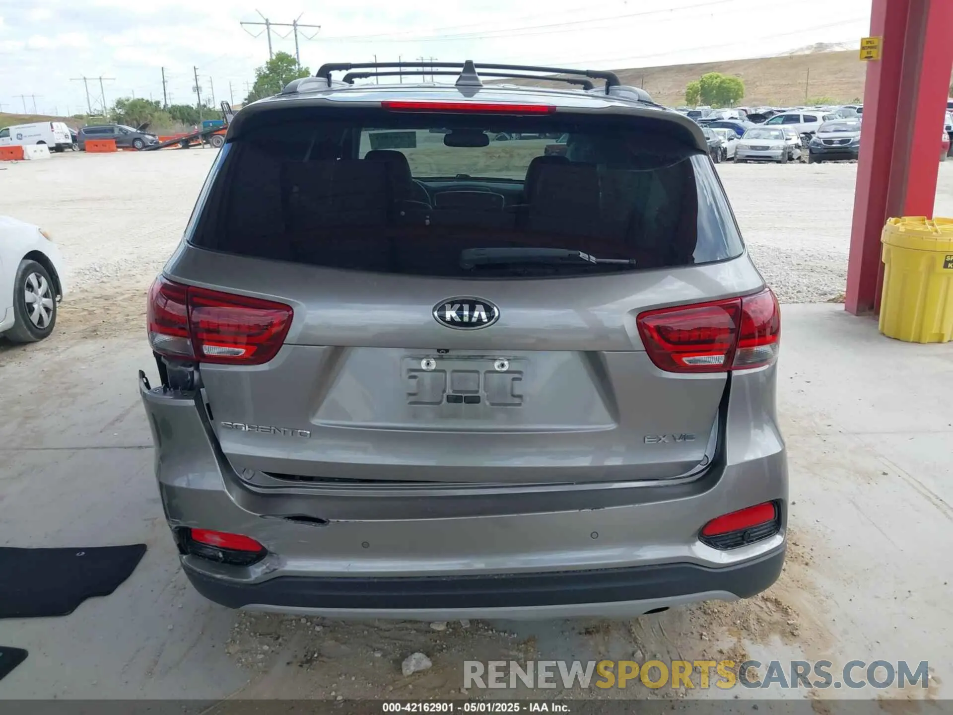 16 Photograph of a damaged car 5XYPH4A55KG505165 KIA SORENTO 2019