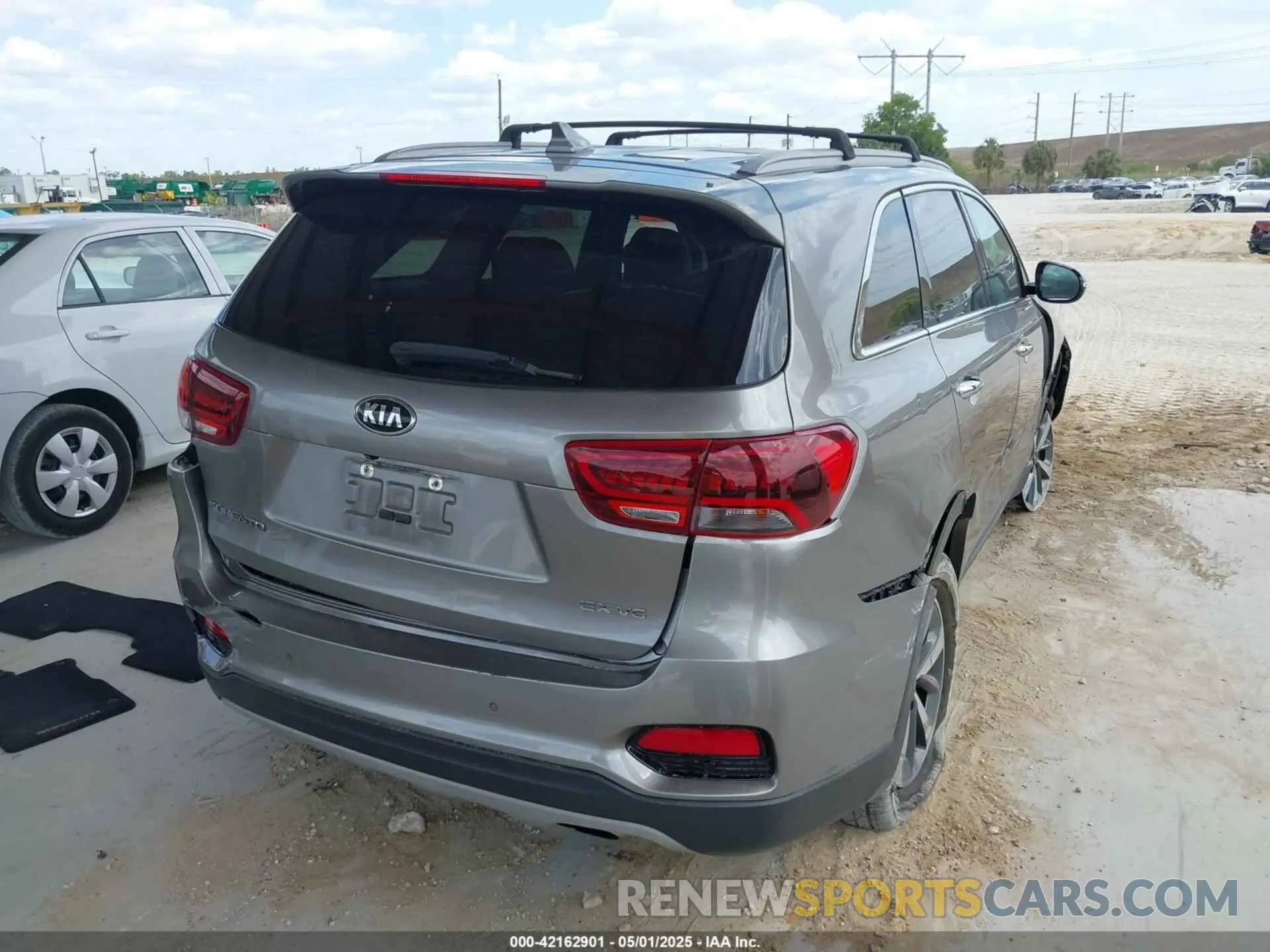4 Photograph of a damaged car 5XYPH4A55KG505165 KIA SORENTO 2019