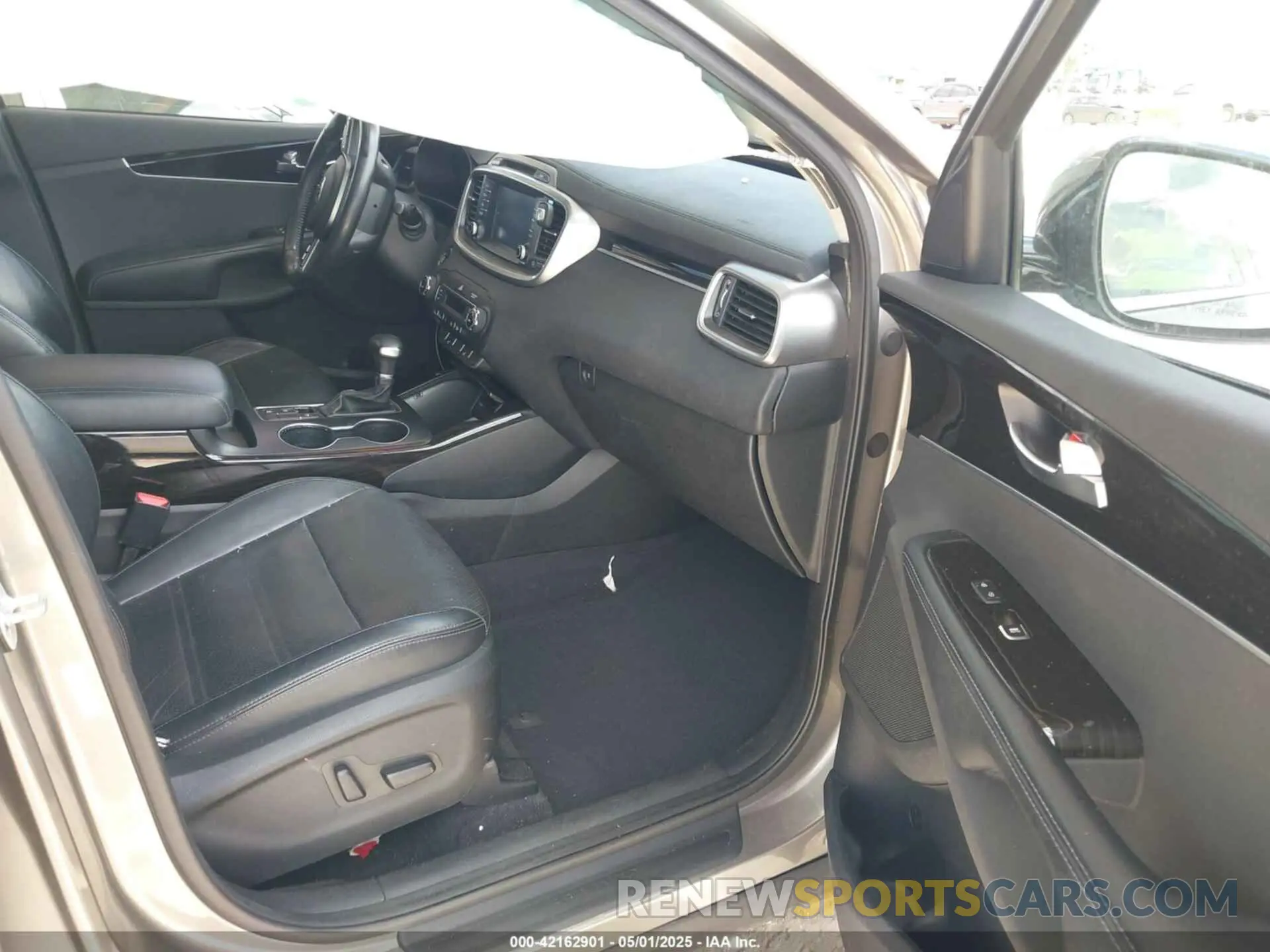 5 Photograph of a damaged car 5XYPH4A55KG505165 KIA SORENTO 2019