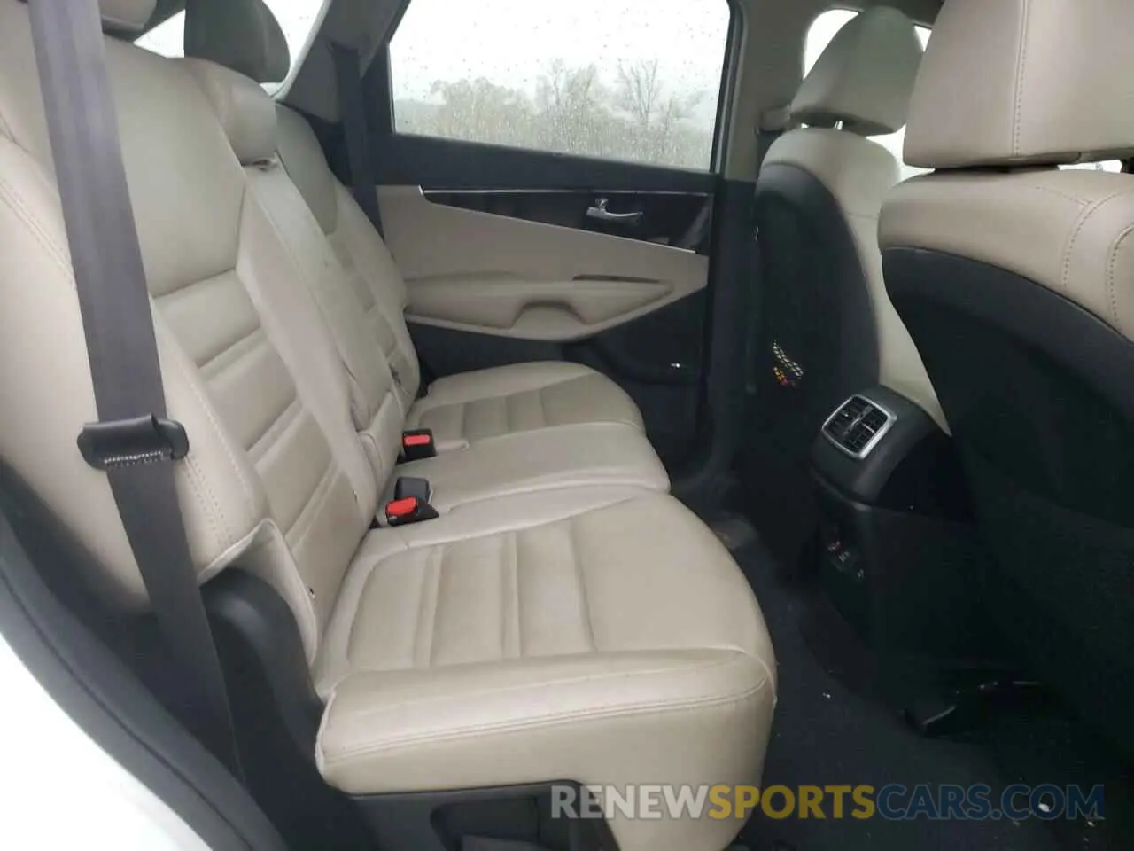 10 Photograph of a damaged car 5XYPH4A56KG477246 KIA SORENTO 2019