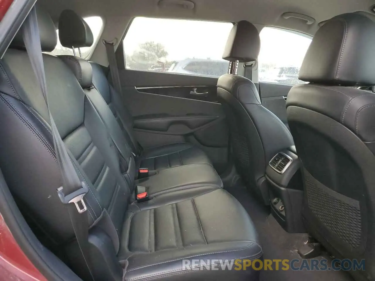 11 Photograph of a damaged car 5XYPH4A58KG463994 KIA SORENTO 2019