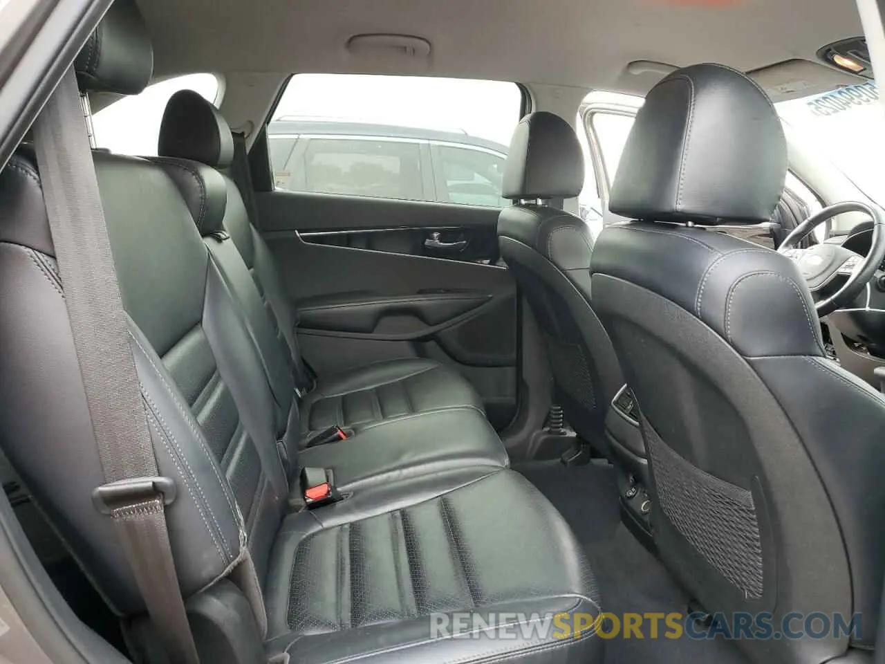 11 Photograph of a damaged car 5XYPH4A58KG529587 KIA SORENTO 2019