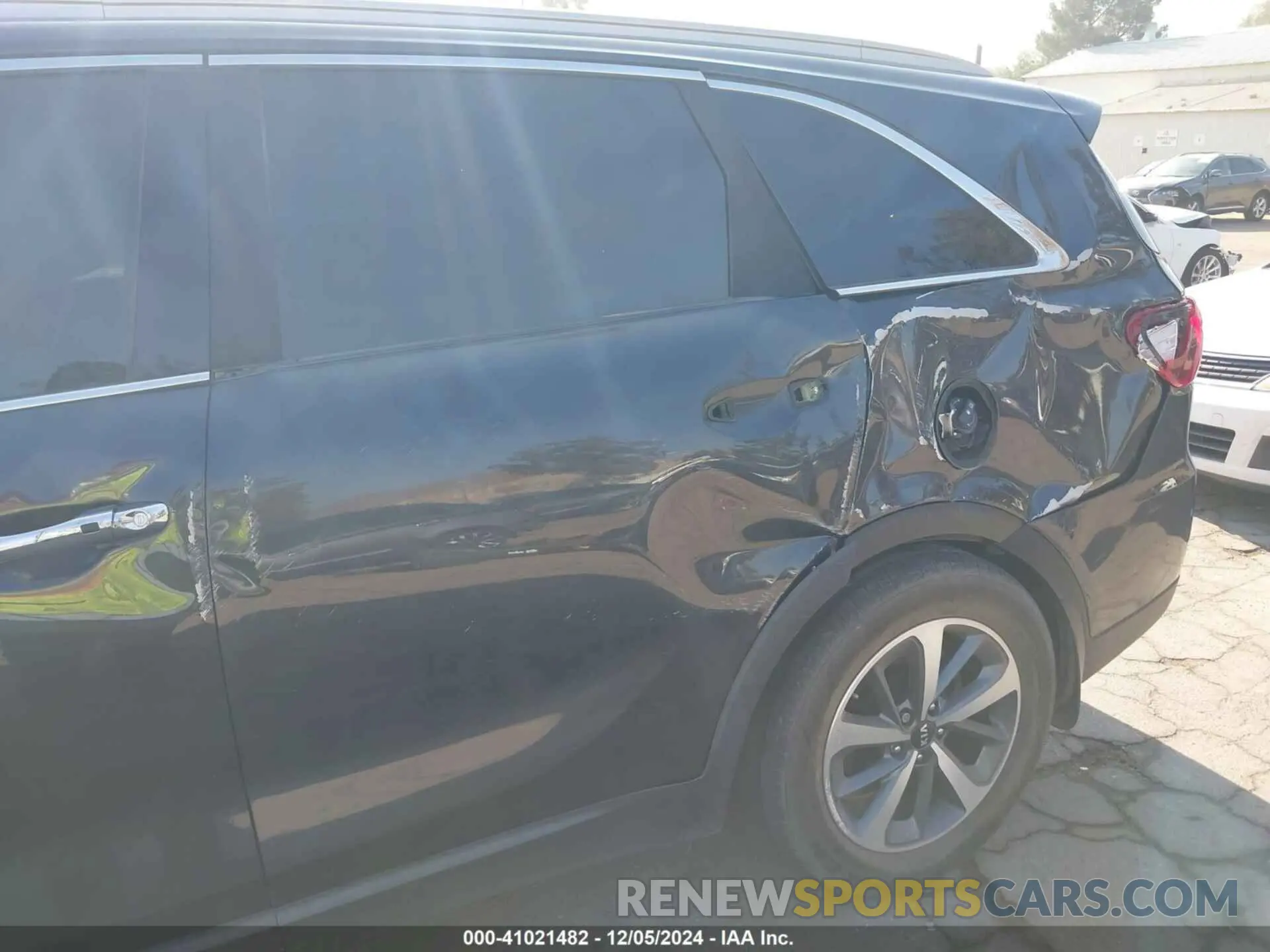 16 Photograph of a damaged car 5XYPH4A58KG541318 KIA SORENTO 2019