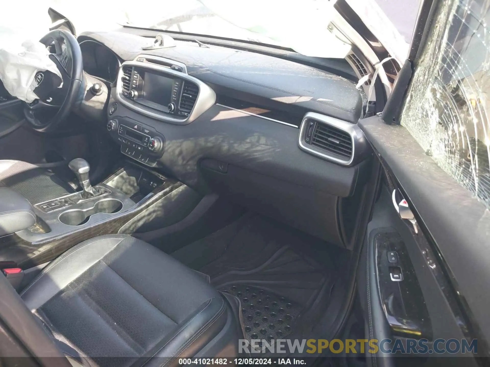 5 Photograph of a damaged car 5XYPH4A58KG541318 KIA SORENTO 2019