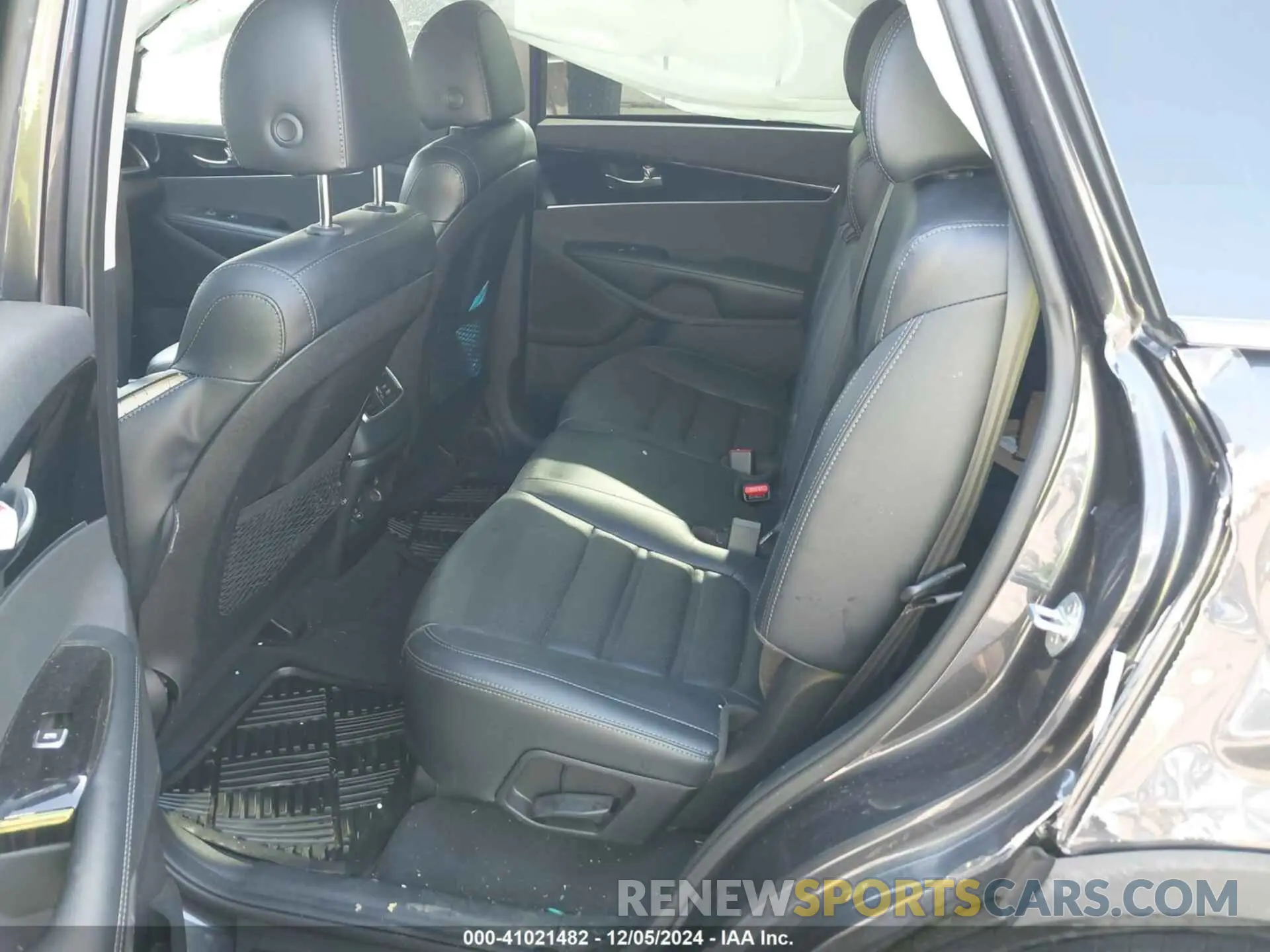 8 Photograph of a damaged car 5XYPH4A58KG541318 KIA SORENTO 2019