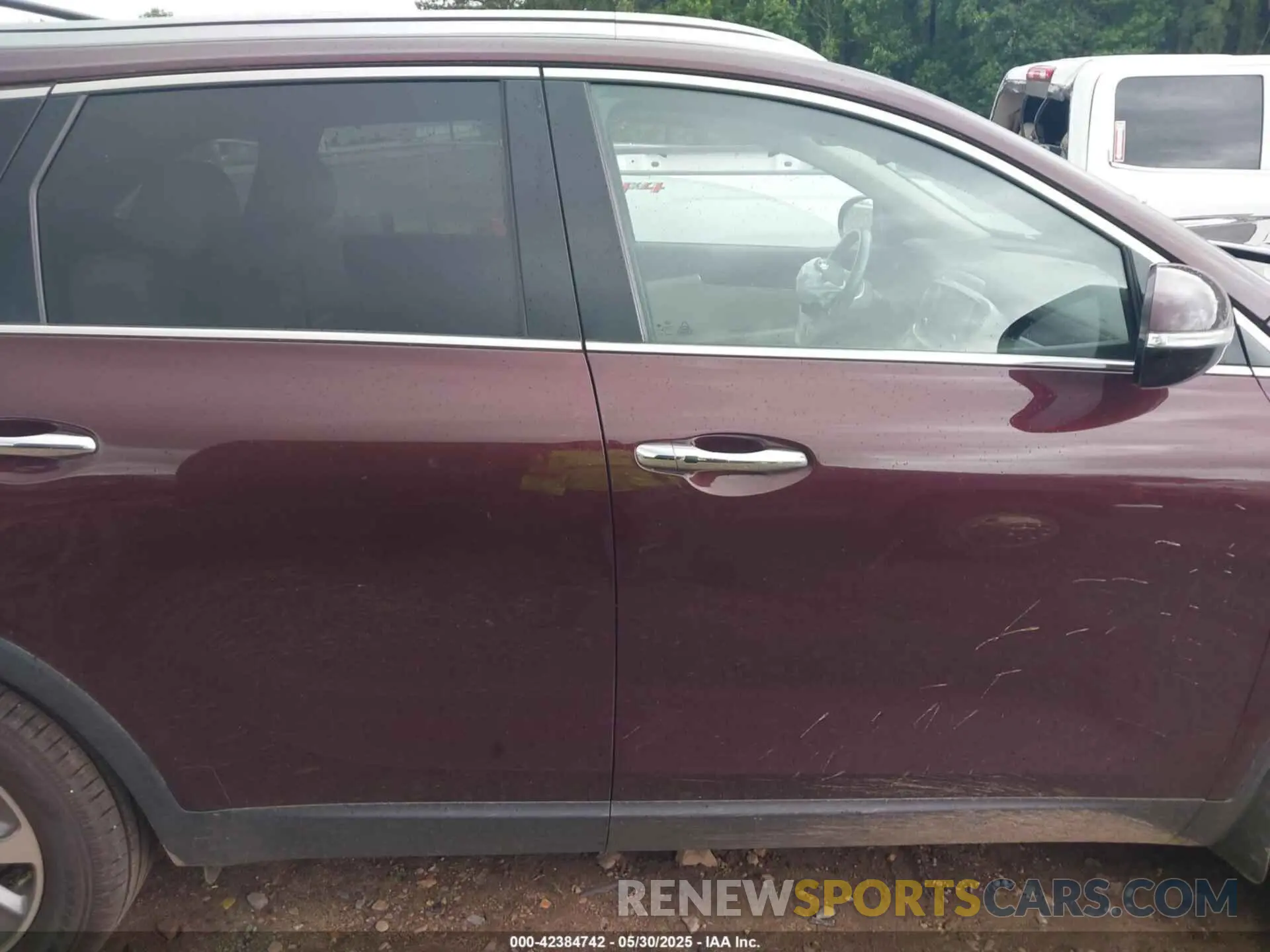 12 Photograph of a damaged car 5XYPH4A59KG470940 KIA SORENTO 2019