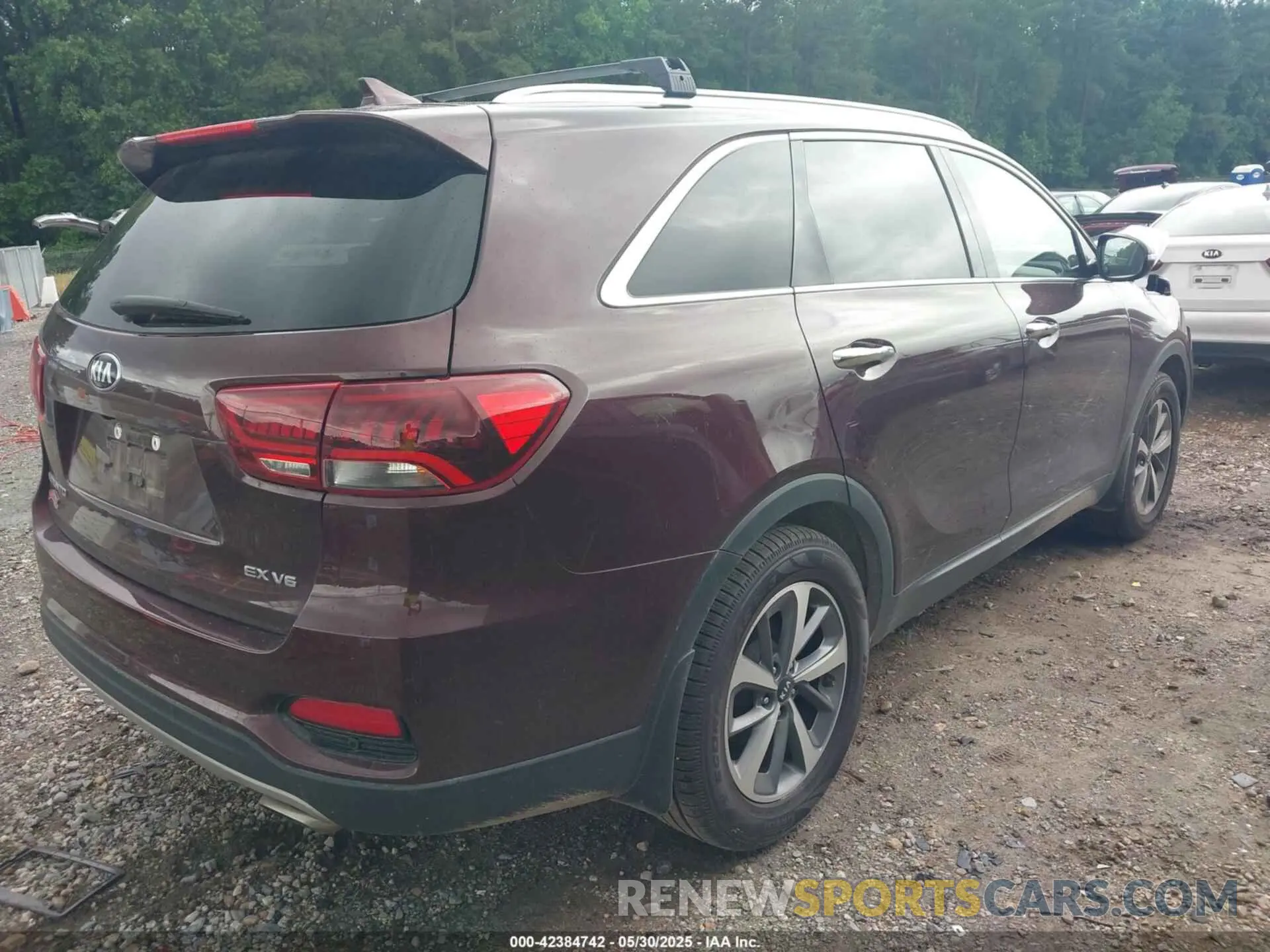 4 Photograph of a damaged car 5XYPH4A59KG470940 KIA SORENTO 2019