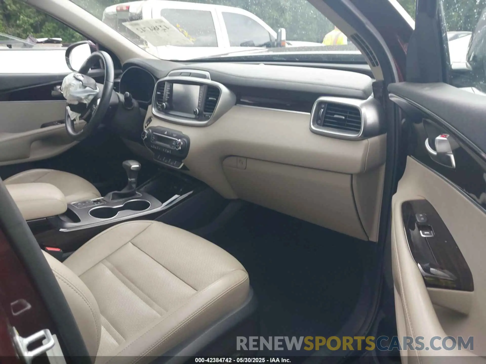 5 Photograph of a damaged car 5XYPH4A59KG470940 KIA SORENTO 2019