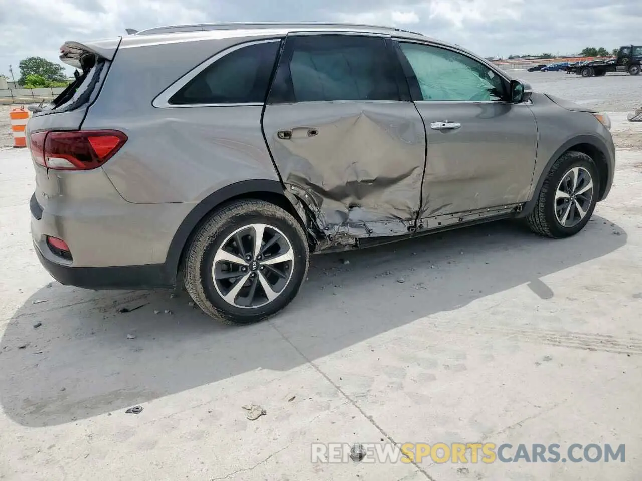 3 Photograph of a damaged car 5XYPH4A59KG534328 KIA SORENTO 2019