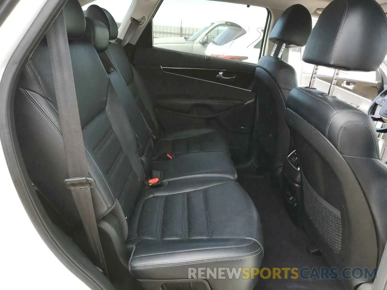 11 Photograph of a damaged car 5XYPH4A5XKG455234 KIA SORENTO 2019