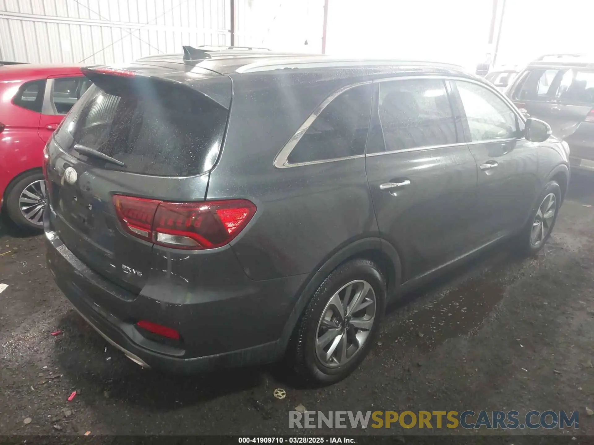 4 Photograph of a damaged car 5XYPH4A5XKG461096 KIA SORENTO 2019