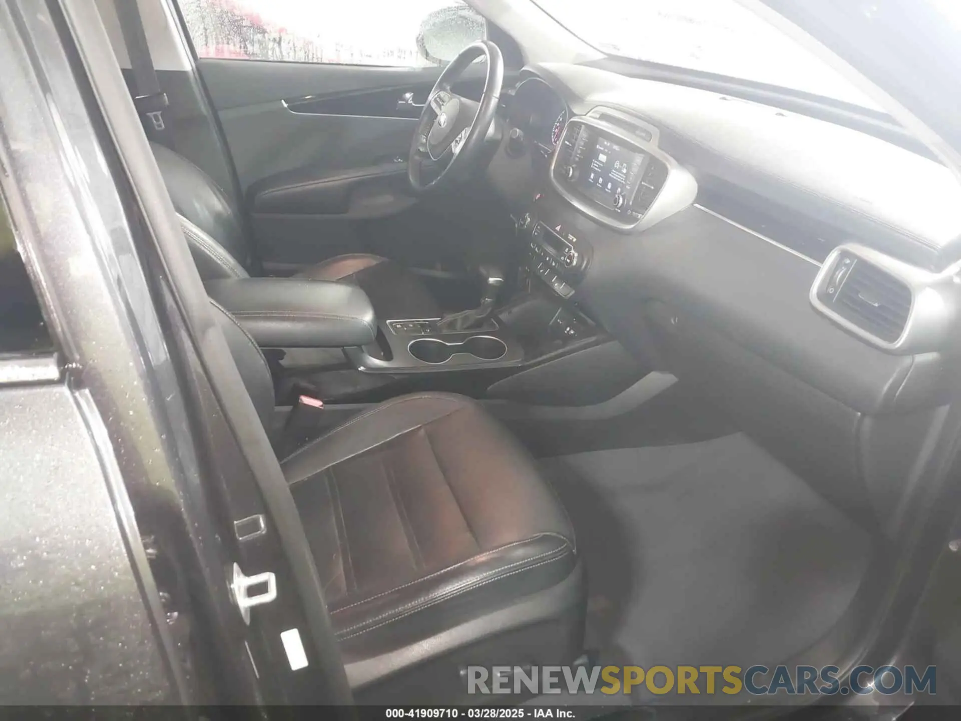 5 Photograph of a damaged car 5XYPH4A5XKG461096 KIA SORENTO 2019