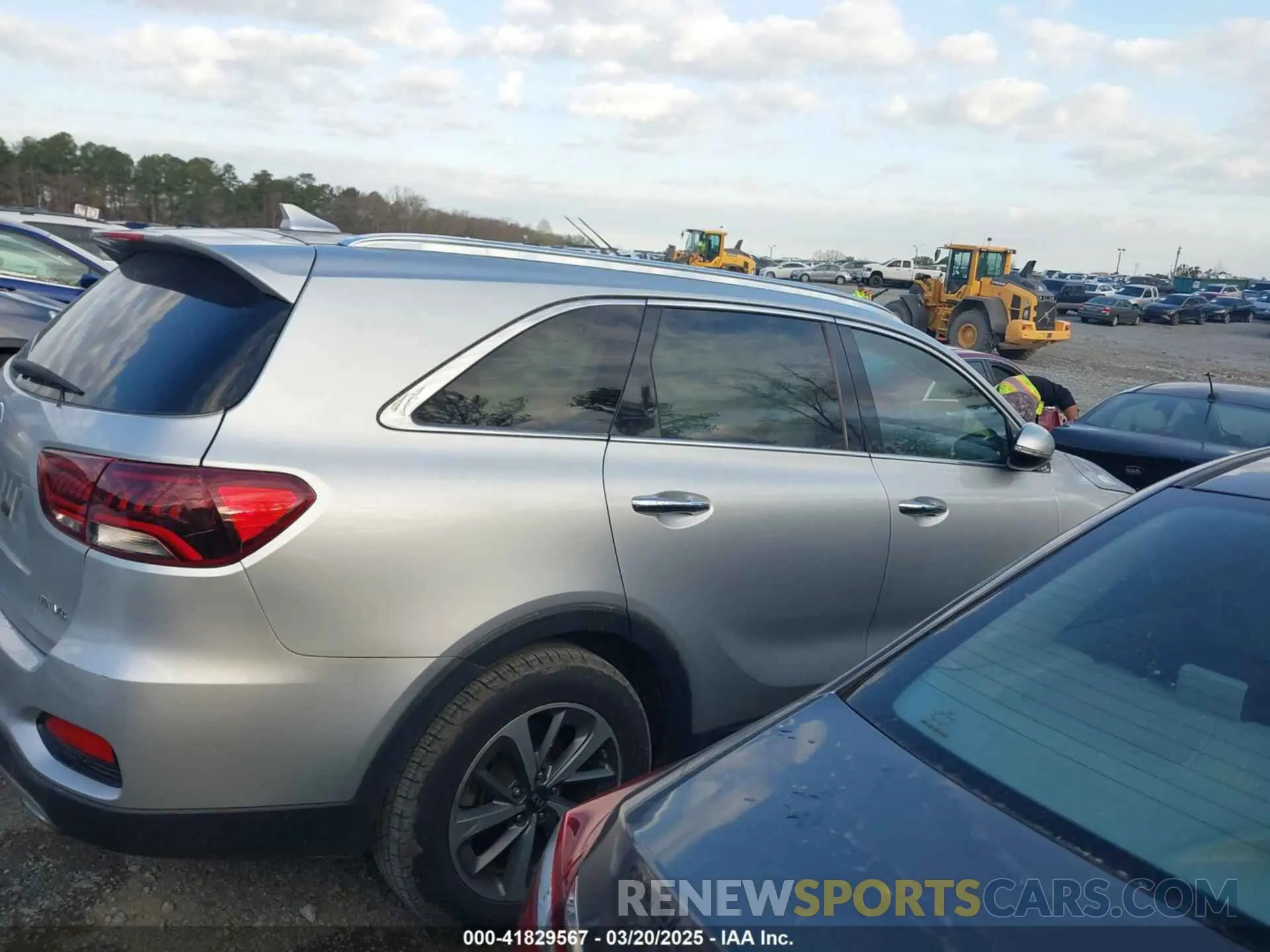 12 Photograph of a damaged car 5XYPH4A5XKG474169 KIA SORENTO 2019