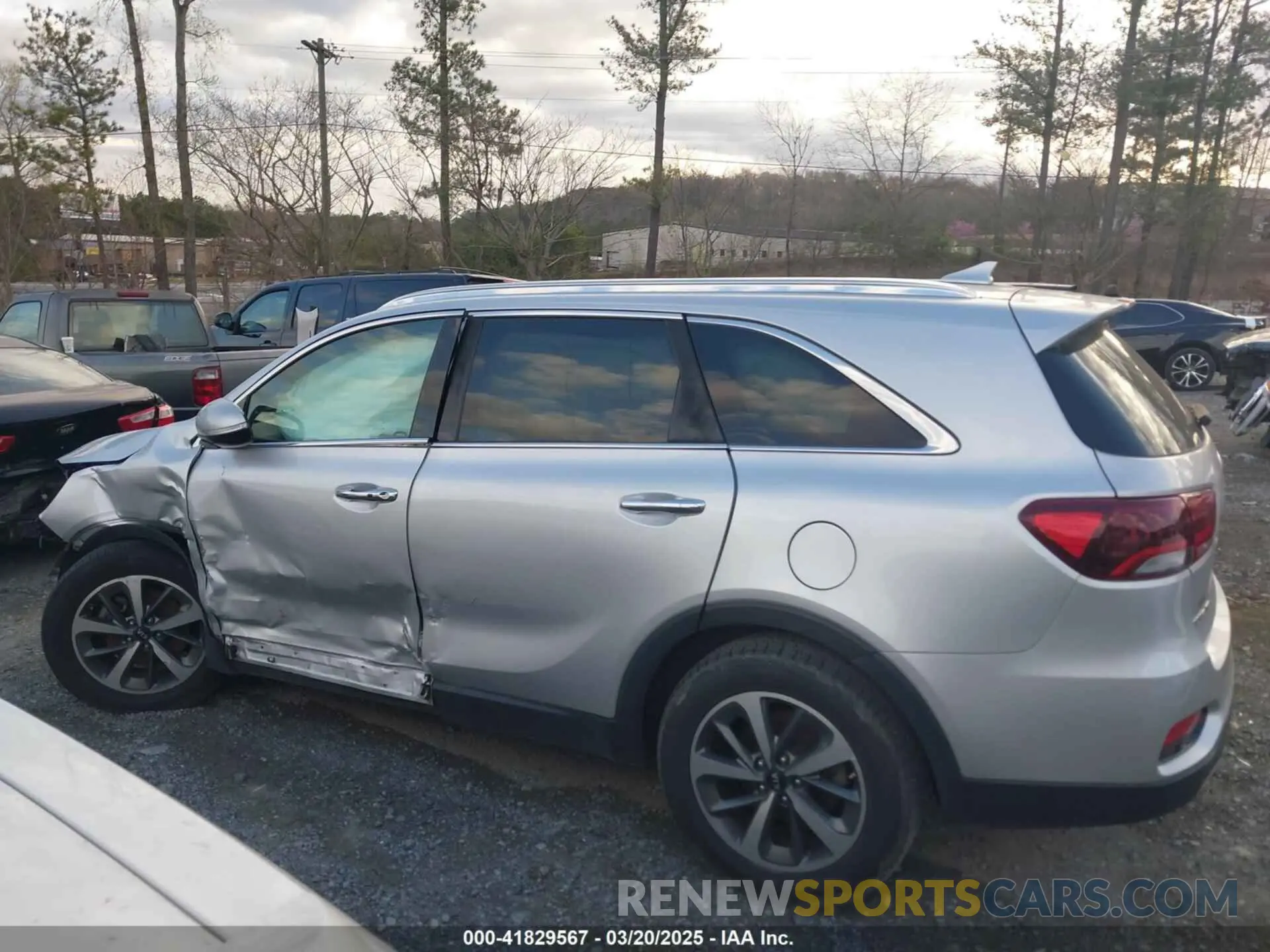 13 Photograph of a damaged car 5XYPH4A5XKG474169 KIA SORENTO 2019