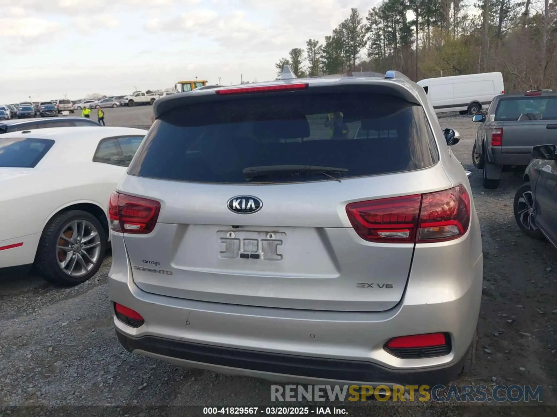 15 Photograph of a damaged car 5XYPH4A5XKG474169 KIA SORENTO 2019