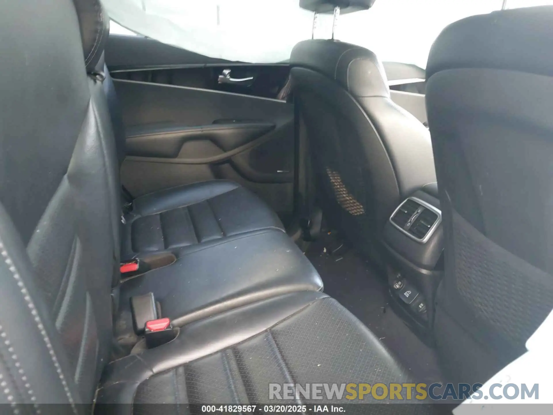 8 Photograph of a damaged car 5XYPH4A5XKG474169 KIA SORENTO 2019