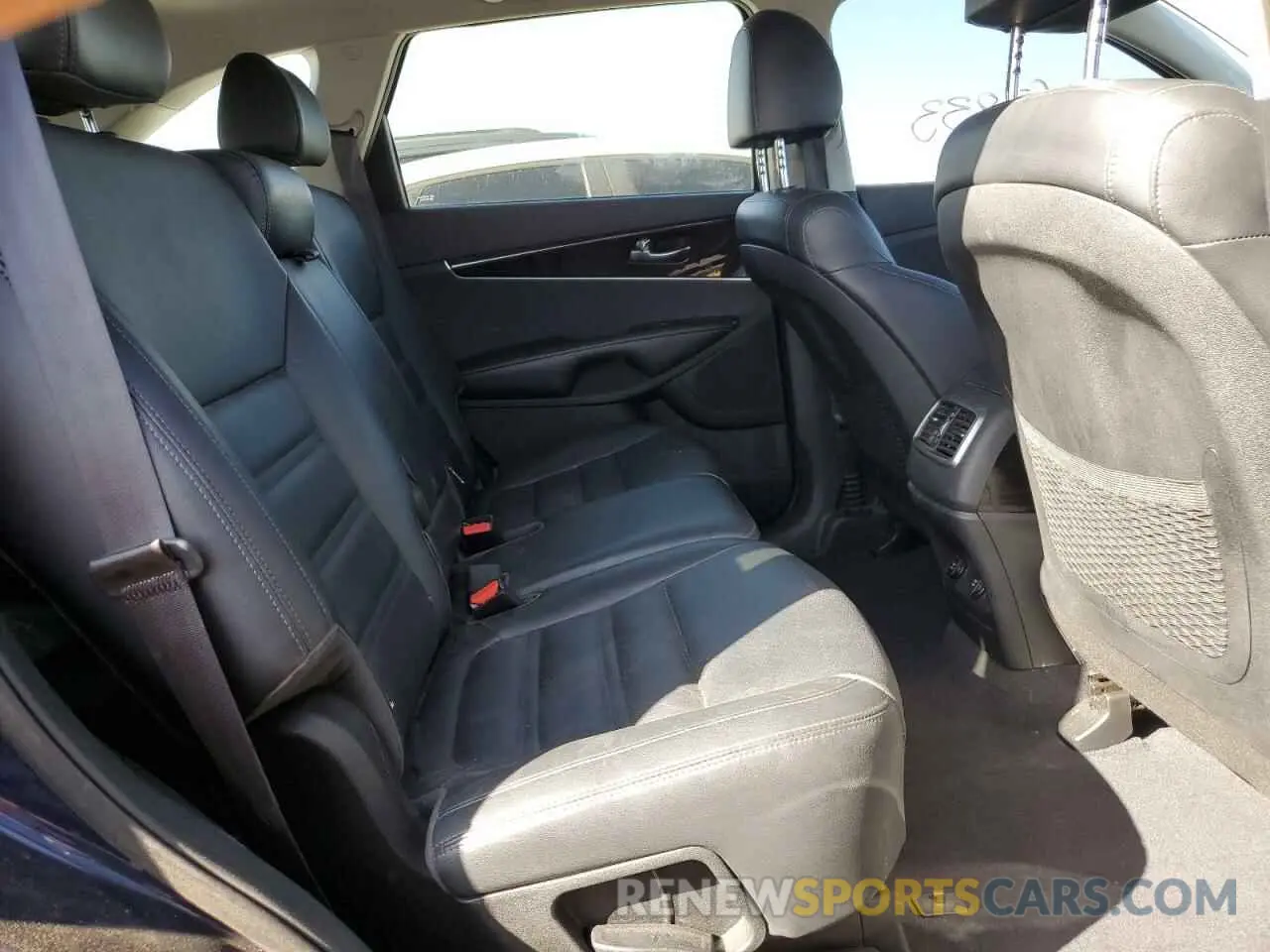 11 Photograph of a damaged car 5XYPH4A5XKG601471 KIA SORENTO 2019